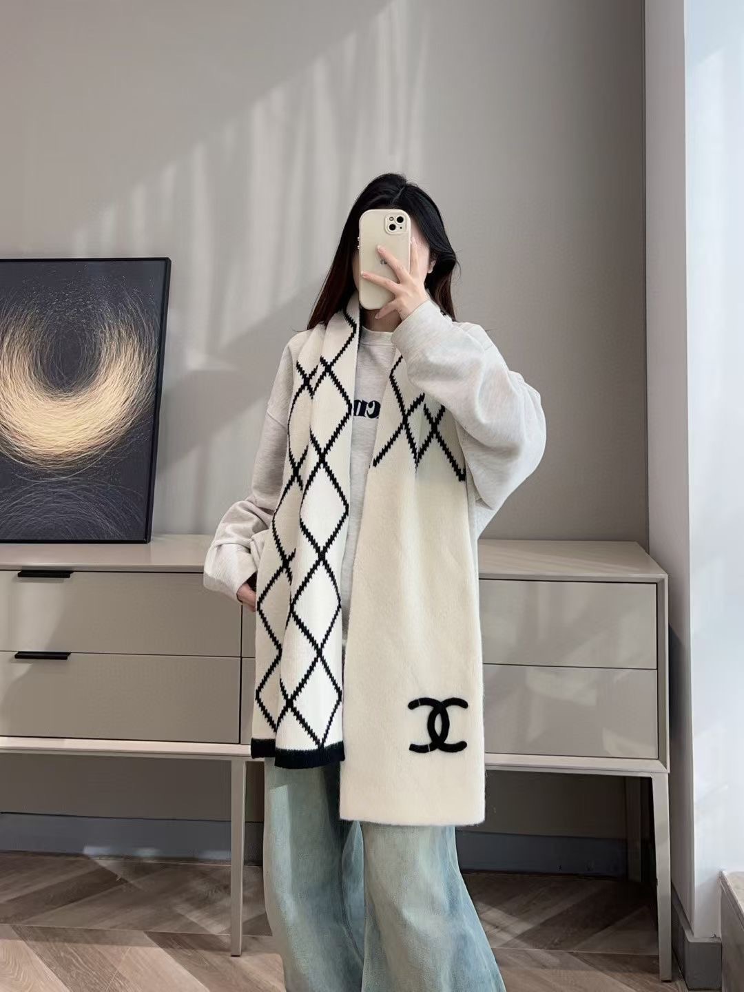 P𝐂𝐡𝐚𝐧𝐞𝐥 爆款。《圈圈菱格双面围巾》Size：180x30cm 54%羊绒31%羊毛15%真丝经典