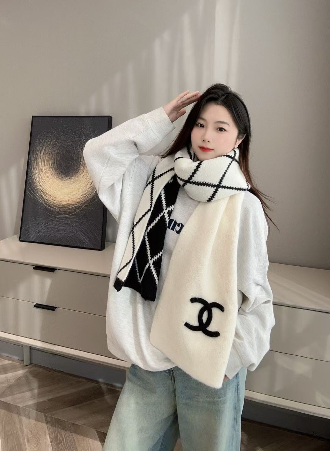 P𝐂𝐡𝐚𝐧𝐞𝐥 爆款。《圈圈菱格双面围巾》Size：180x30cm 54%羊绒31%羊毛15%真丝经典