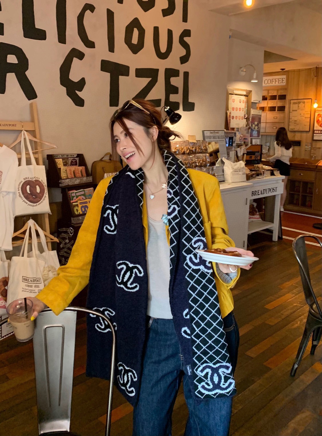 P高版本来啦👍👍升级款啦（质量升级，尺寸加宽）👍👍香奈儿专柜新款【小香刺绣披肩】💖💖美翻了[流泪]御用殿