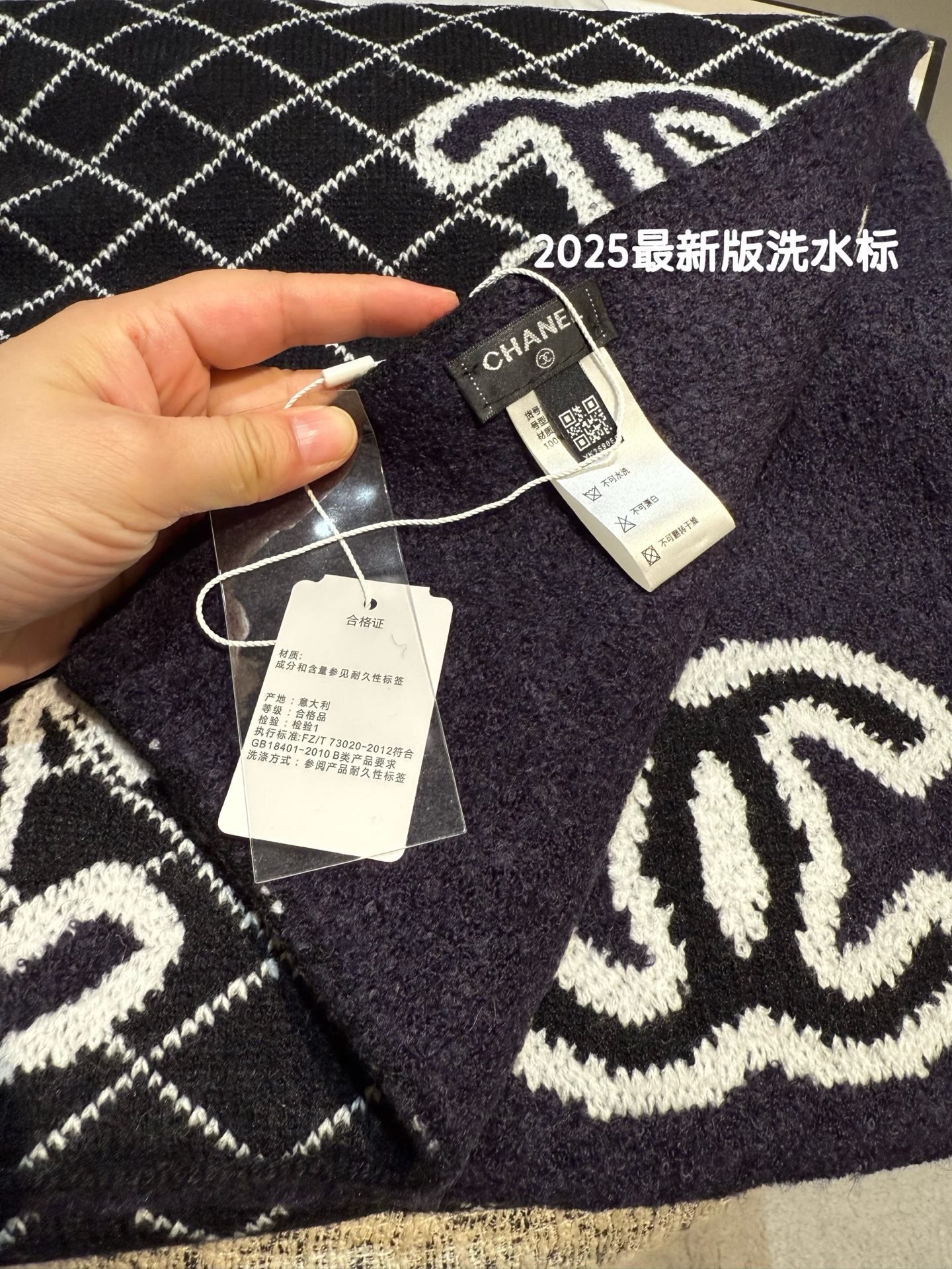 P高版本来啦👍👍升级款啦（质量升级，尺寸加宽）👍👍香奈儿专柜新款【小香刺绣披肩】💖💖美翻了[流泪]御用殿