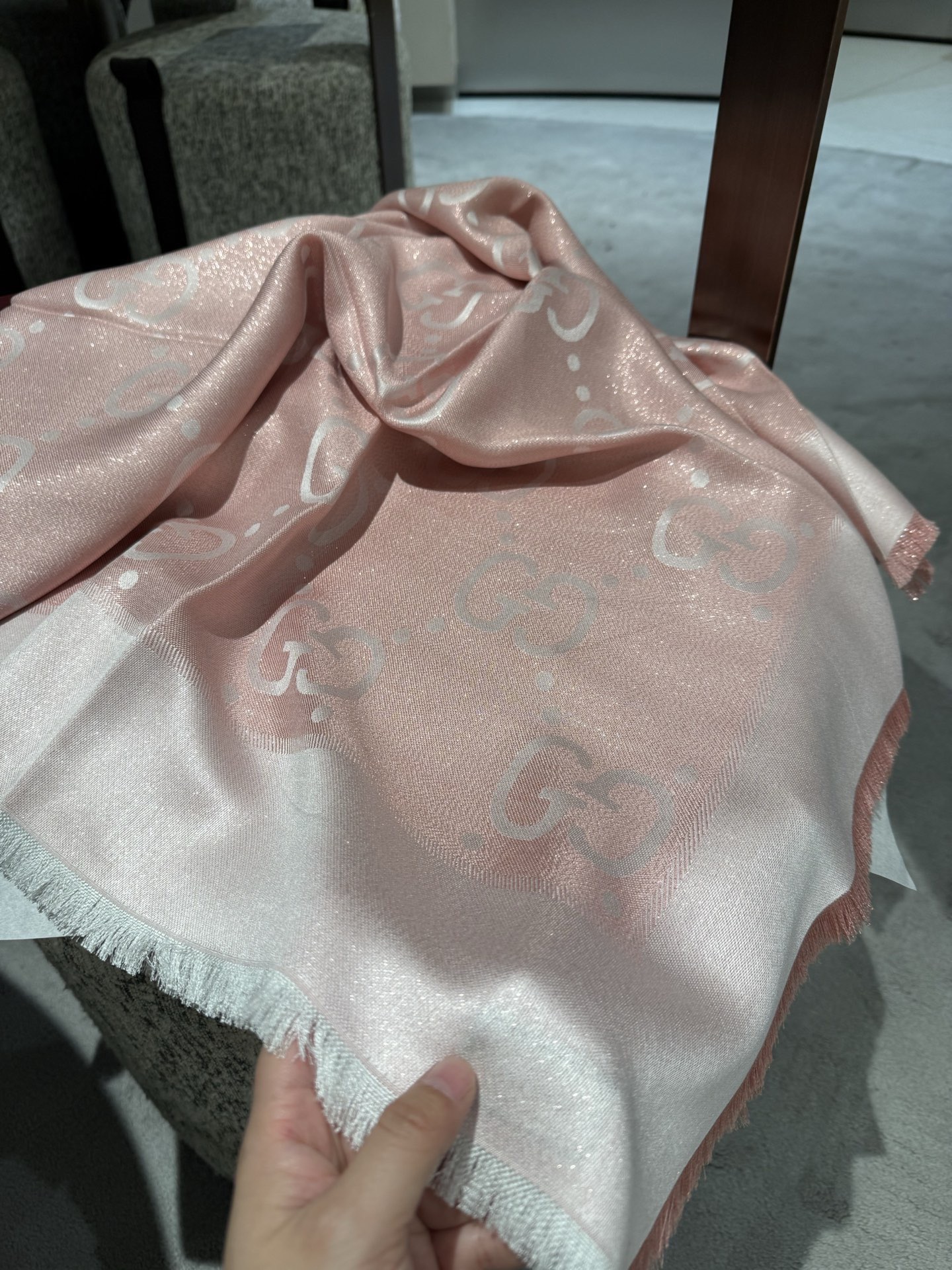 P【GG金线提花披肩140】方巾，璀璨至极，女神必备的，实物真的美得太闪耀了，品质极好‼️款式经典，大方