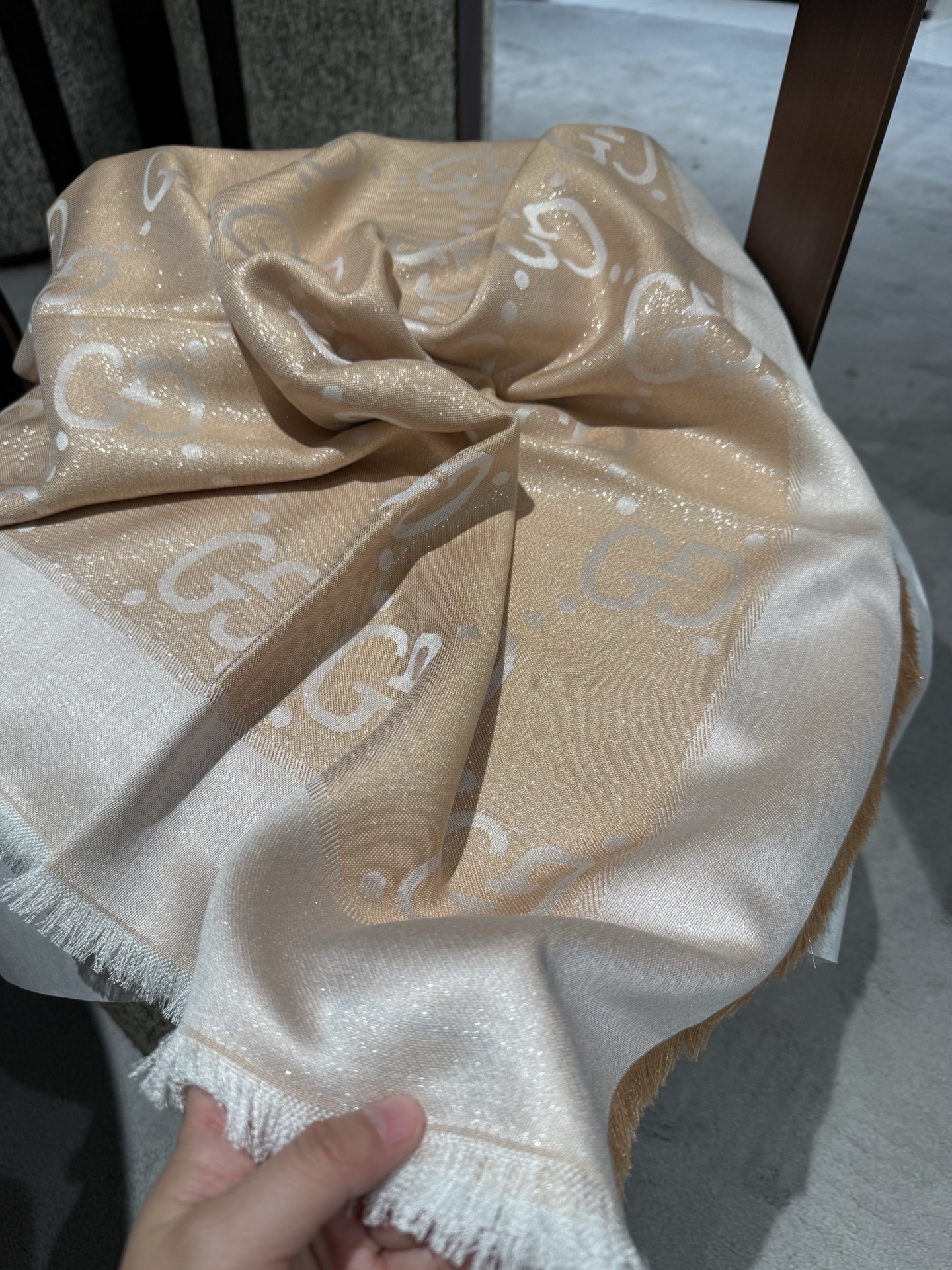 P【GG金线提花披肩140】方巾，璀璨至极，女神必备的，实物真的美得太闪耀了，品质极好‼️款式经典，大方