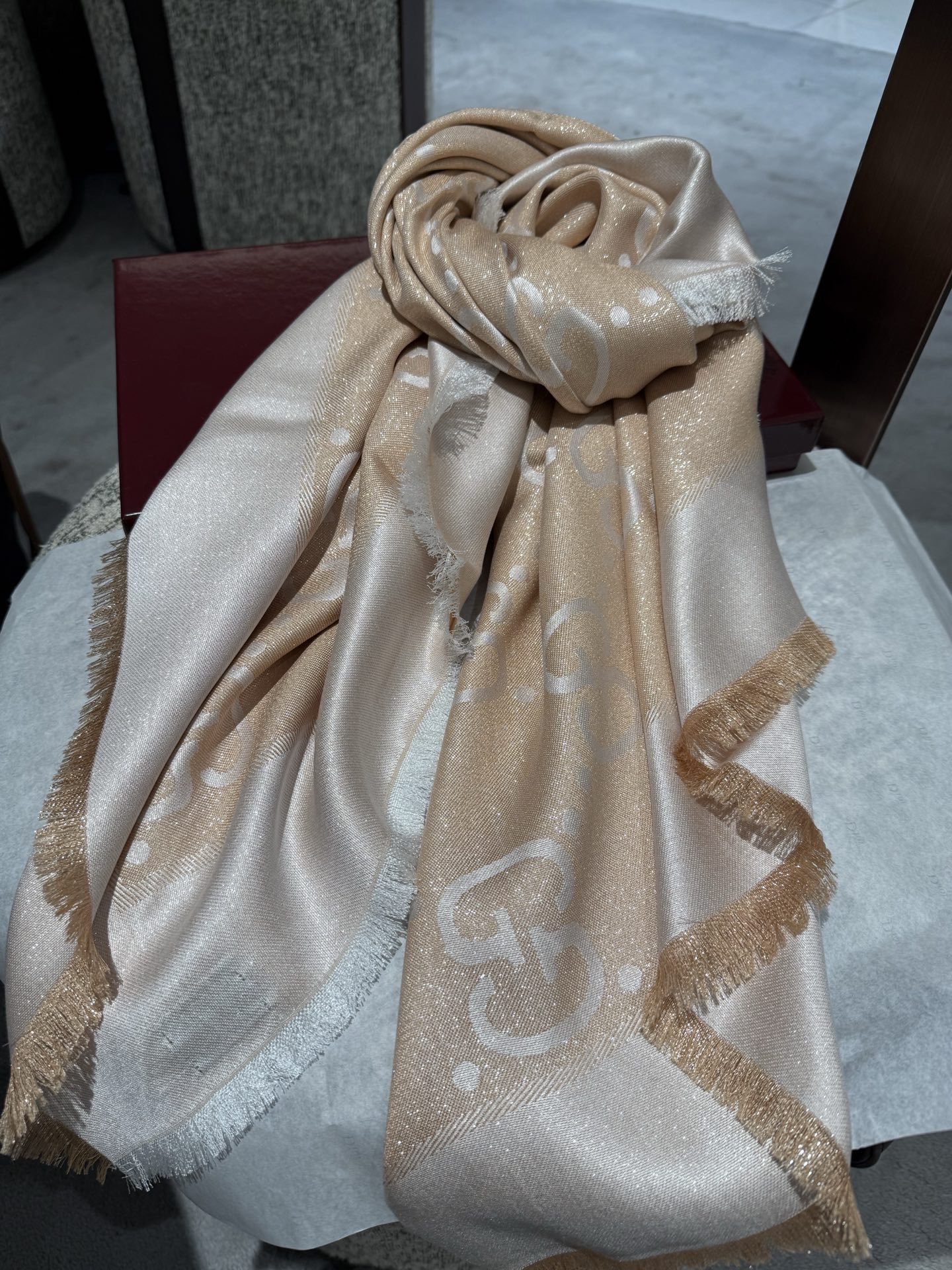 P【GG金线提花披肩140】方巾，璀璨至极，女神必备的，实物真的美得太闪耀了，品质极好‼️款式经典，大方