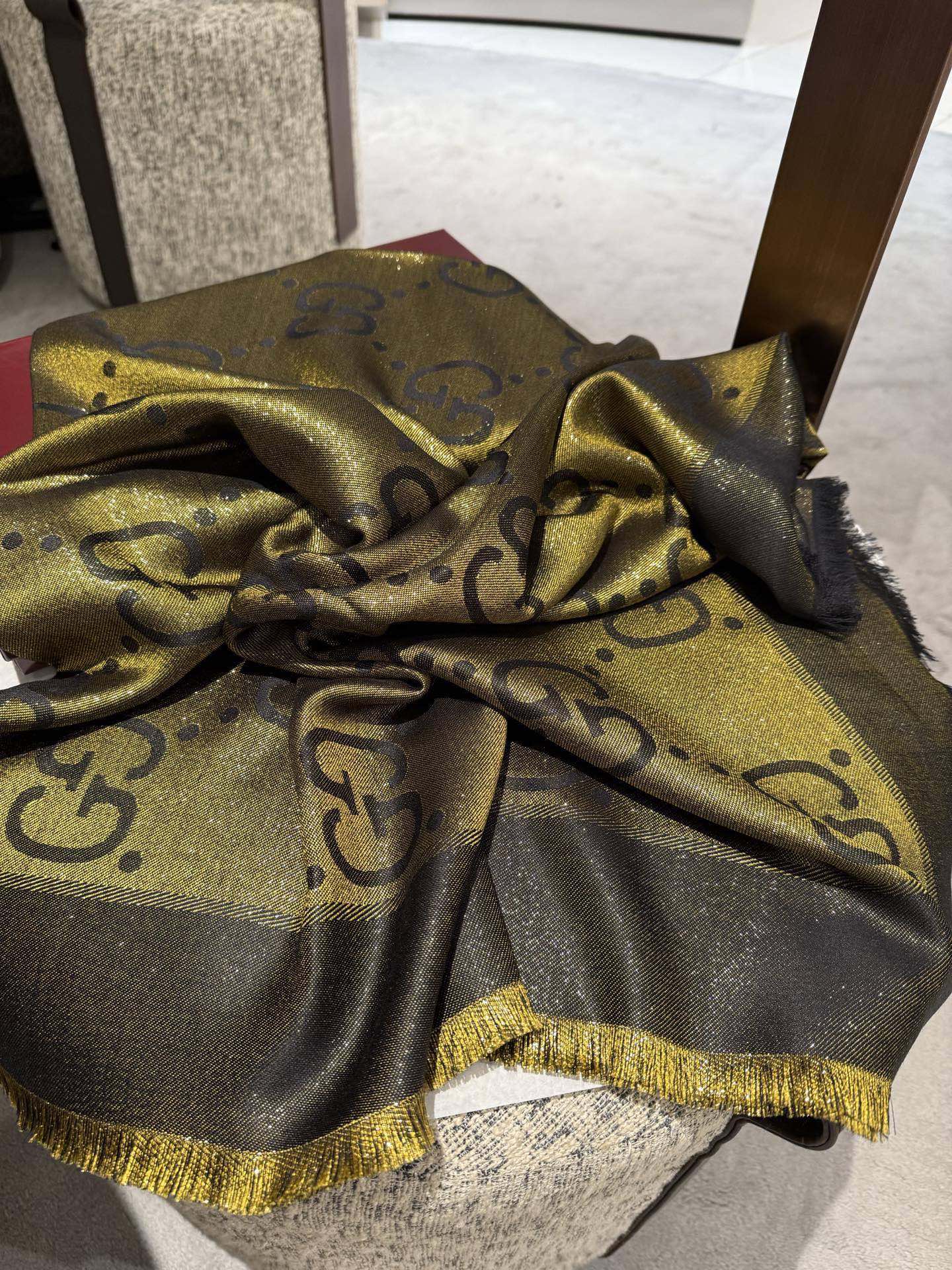 P【GG金线提花披肩140】方巾，璀璨至极，女神必备的，实物真的美得太闪耀了，品质极好‼️款式经典，大方