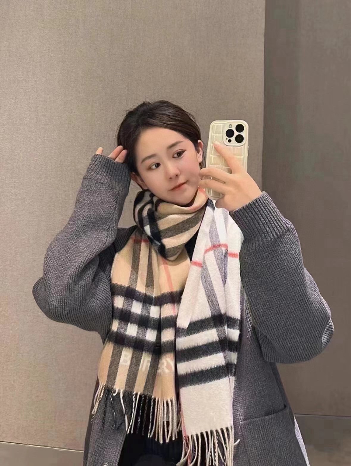 P巴宝莉拼接款尺寸：168x30cm 经典格纹撞色特别好看，完全不挑人，细节到位！男女通用款！.