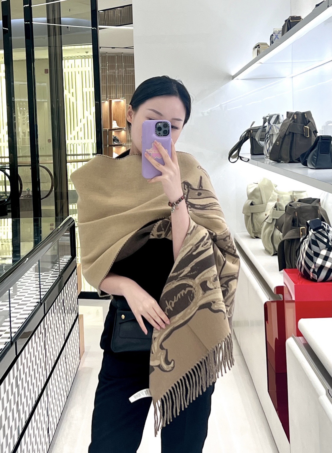 PBurberry 匠心巨作。· 经典大格双面提花羊绒围巾👍完全等于2条围巾‼️品牌首席创意总监Ricc