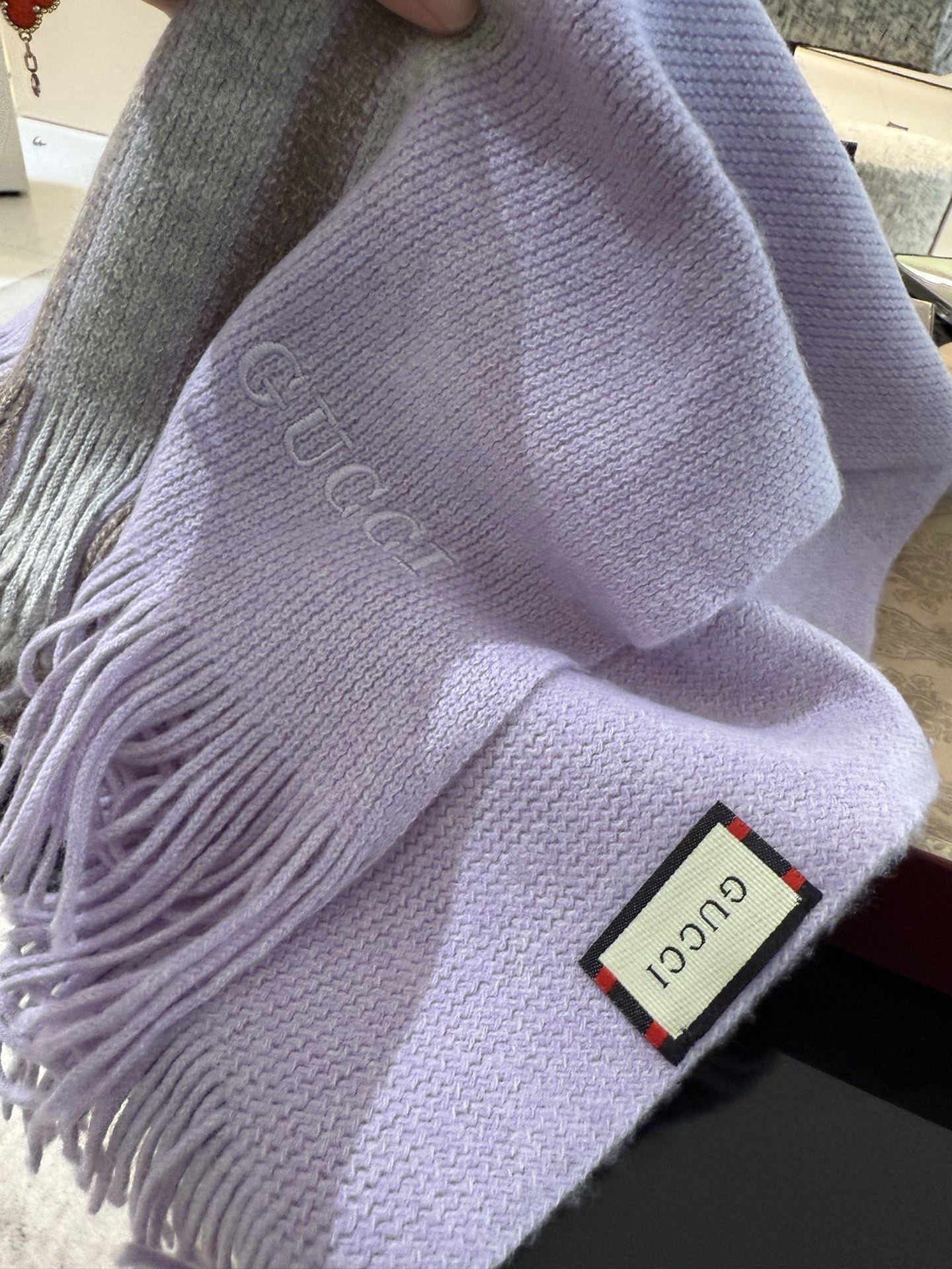 Pgucci 同步专柜，高端羊毛针织围巾！】可正式，可随意，非常Classical的男款设计。这款织法比