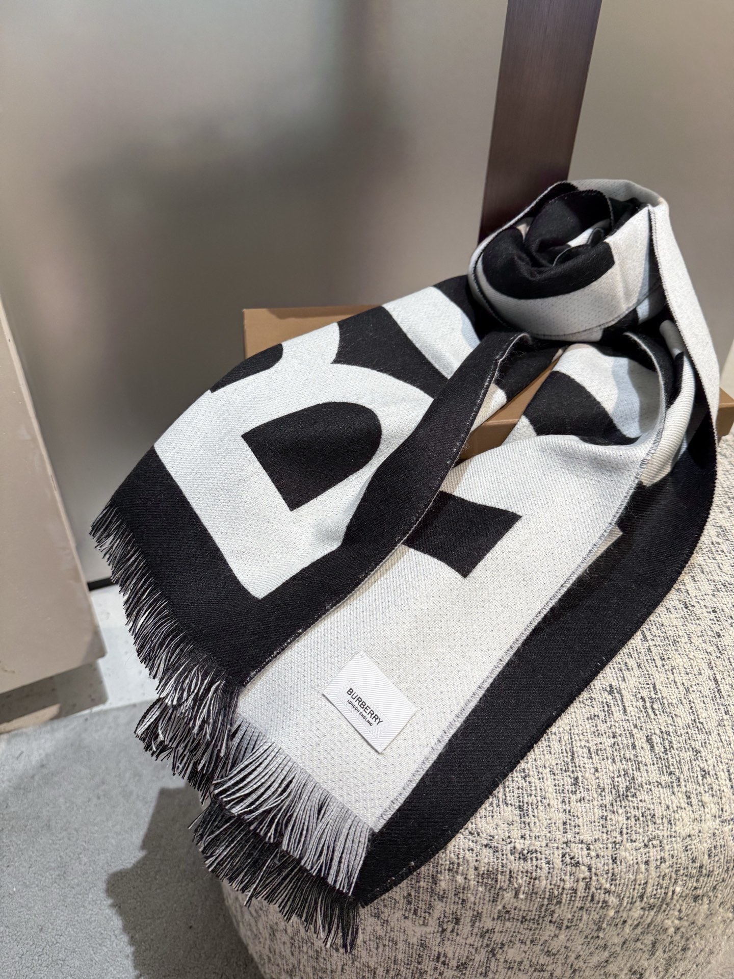 P【B大字母双面长巾】免代购，专柜新色，真香必入推荐款！全网最好的品质推荐给我的老姐妹们，须边细节都是一