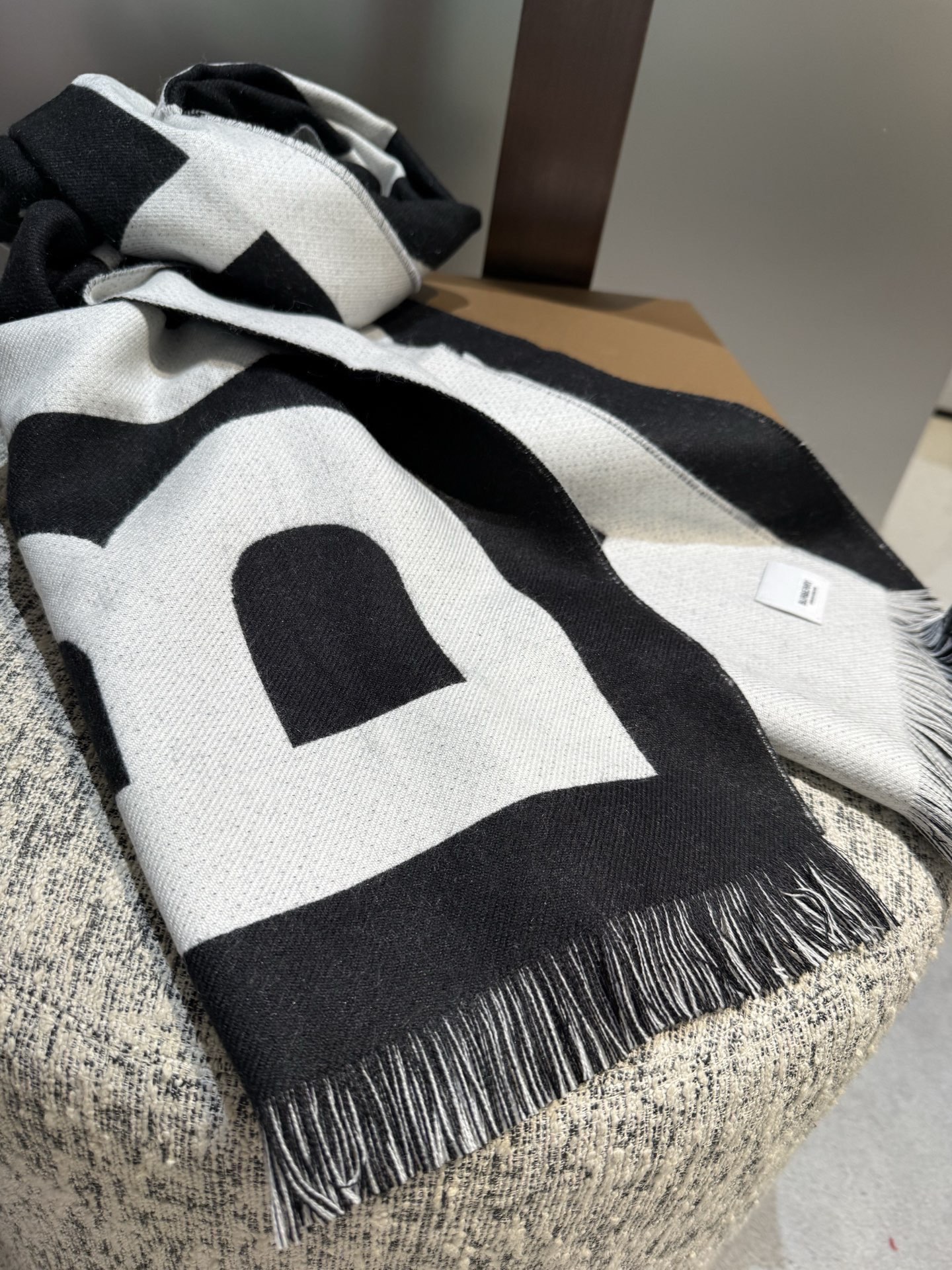 P【B大字母双面长巾】免代购，专柜新色，真香必入推荐款！全网最好的品质推荐给我的老姐妹们，须边细节都是一