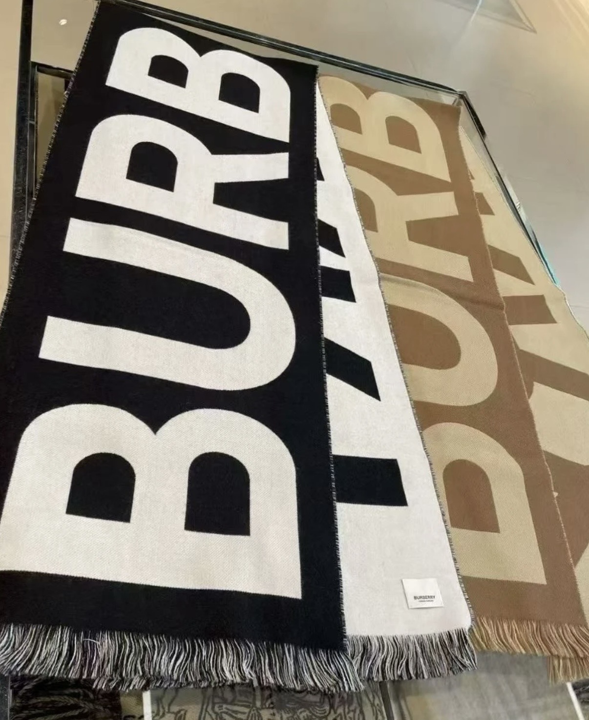 P【B大字母双面长巾】免代购，专柜新色，真香必入推荐款！全网最好的品质推荐给我的老姐妹们，须边细节都是一