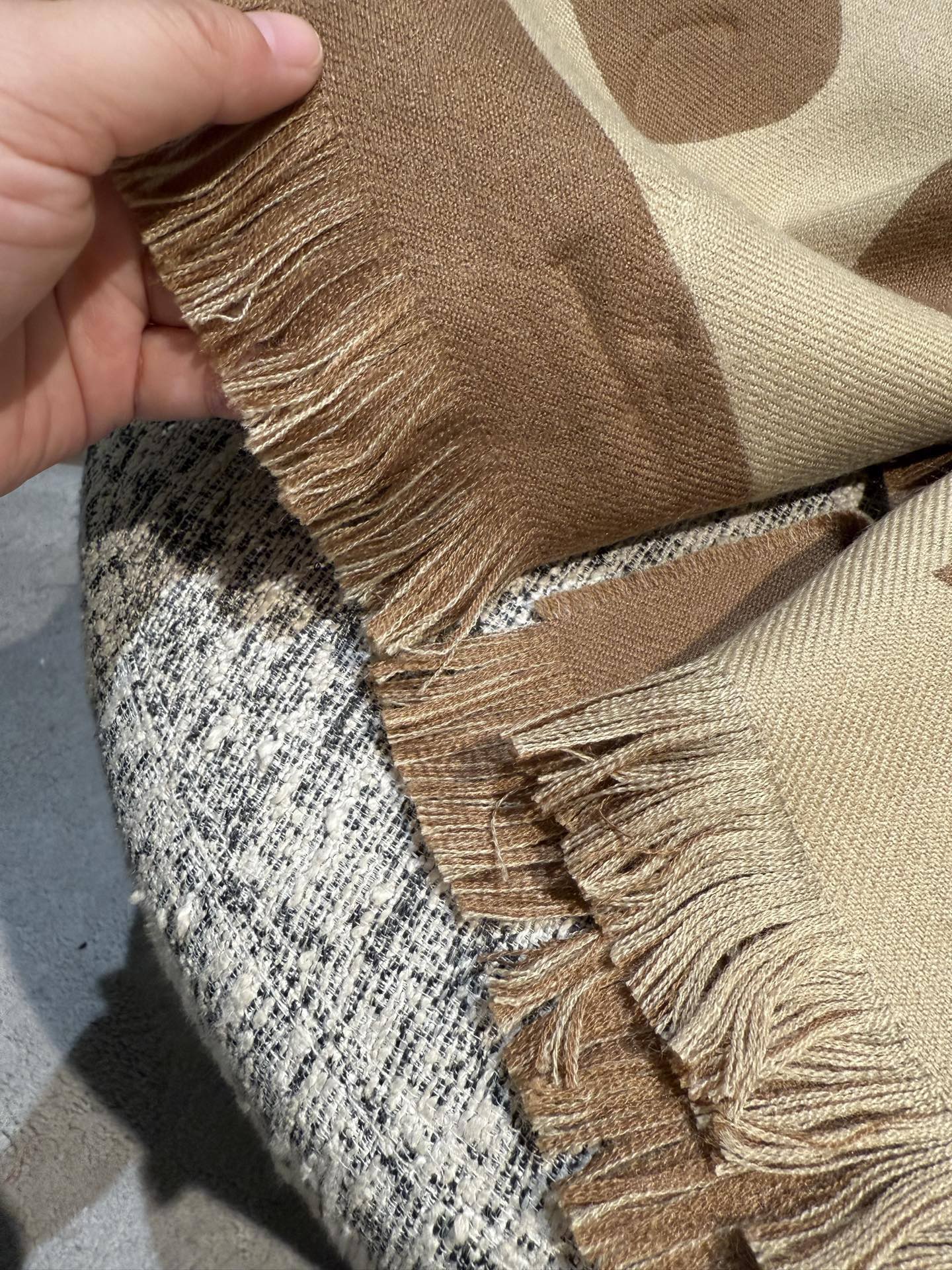 P【B大字母双面长巾】免代购，专柜新色，真香必入推荐款！全网最好的品质推荐给我的老姐妹们，须边细节都是一