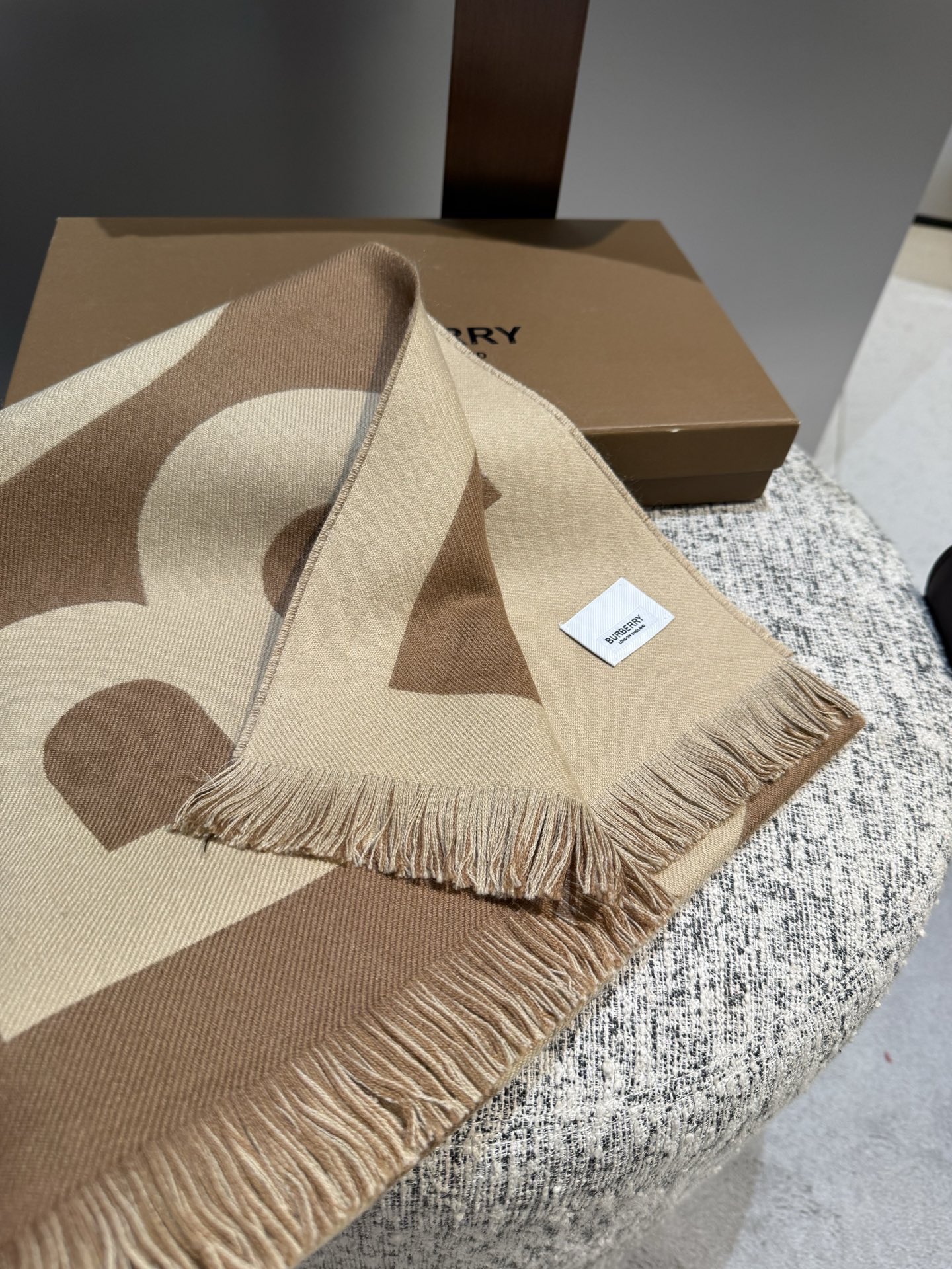 P【B大字母双面长巾】免代购，专柜新色，真香必入推荐款！全网最好的品质推荐给我的老姐妹们，须边细节都是一