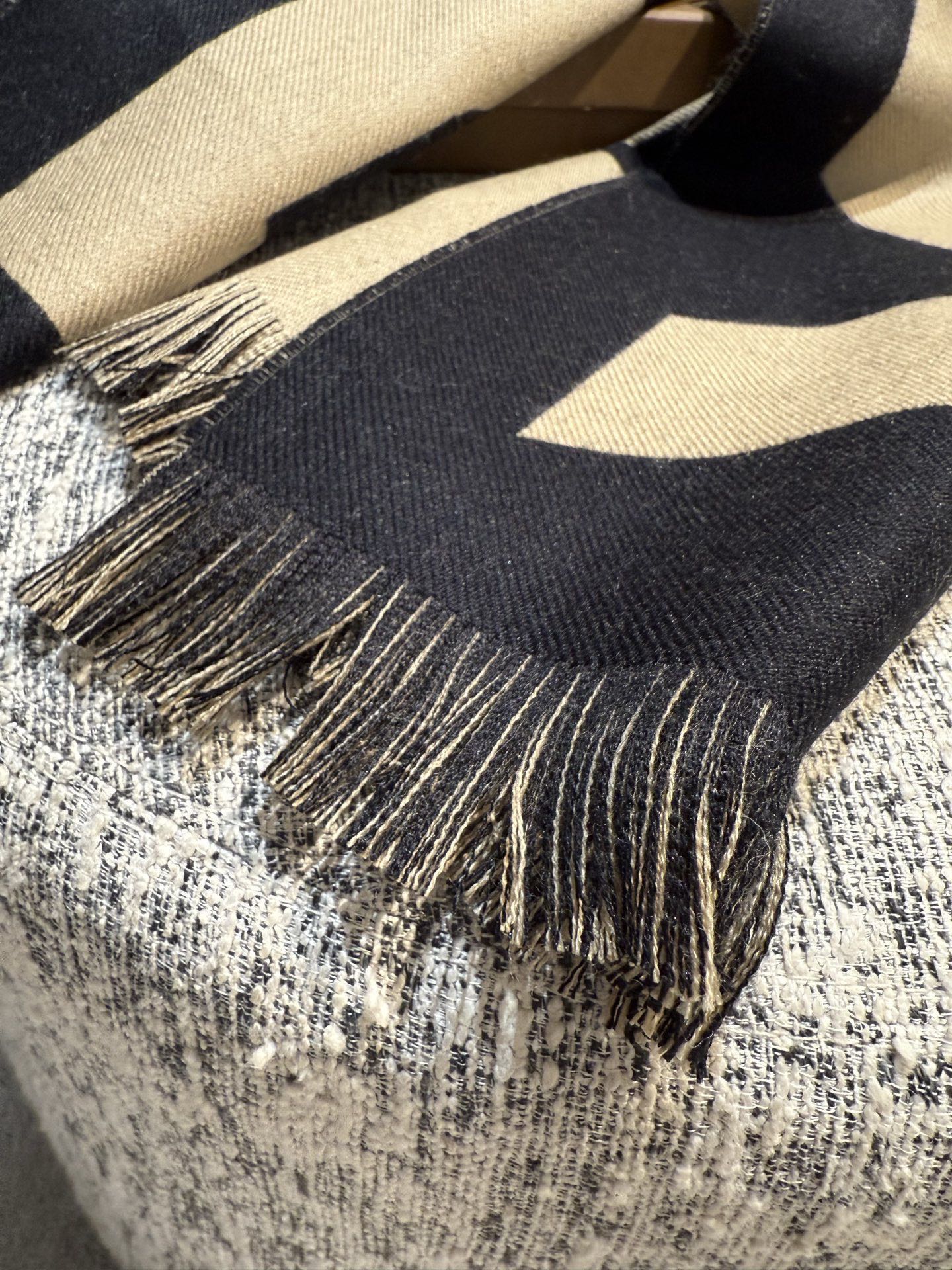 P【B大字母双面长巾】免代购，专柜新色，真香必入推荐款！全网最好的品质推荐给我的老姐妹们，须边细节都是一