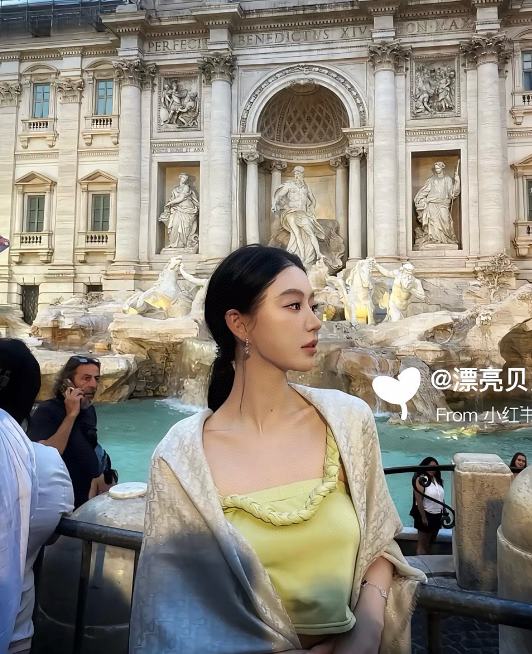 P高版本😈Dior披肩❤️经典方巾字母👍搭配丝毛混纺的华美质感，与成衣和配饰系列单品搭配相宜。尺寸：14