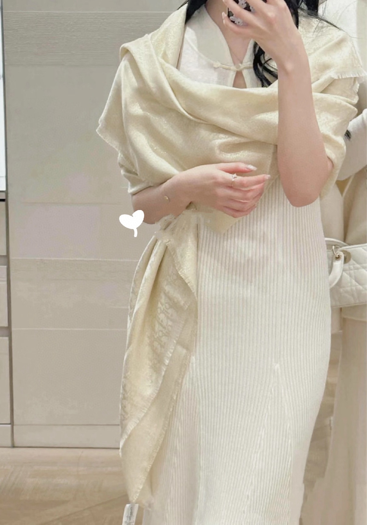 P高版本😈Dior披肩❤️经典方巾字母👍搭配丝毛混纺的华美质感，与成衣和配饰系列单品搭配相宜。尺寸：14