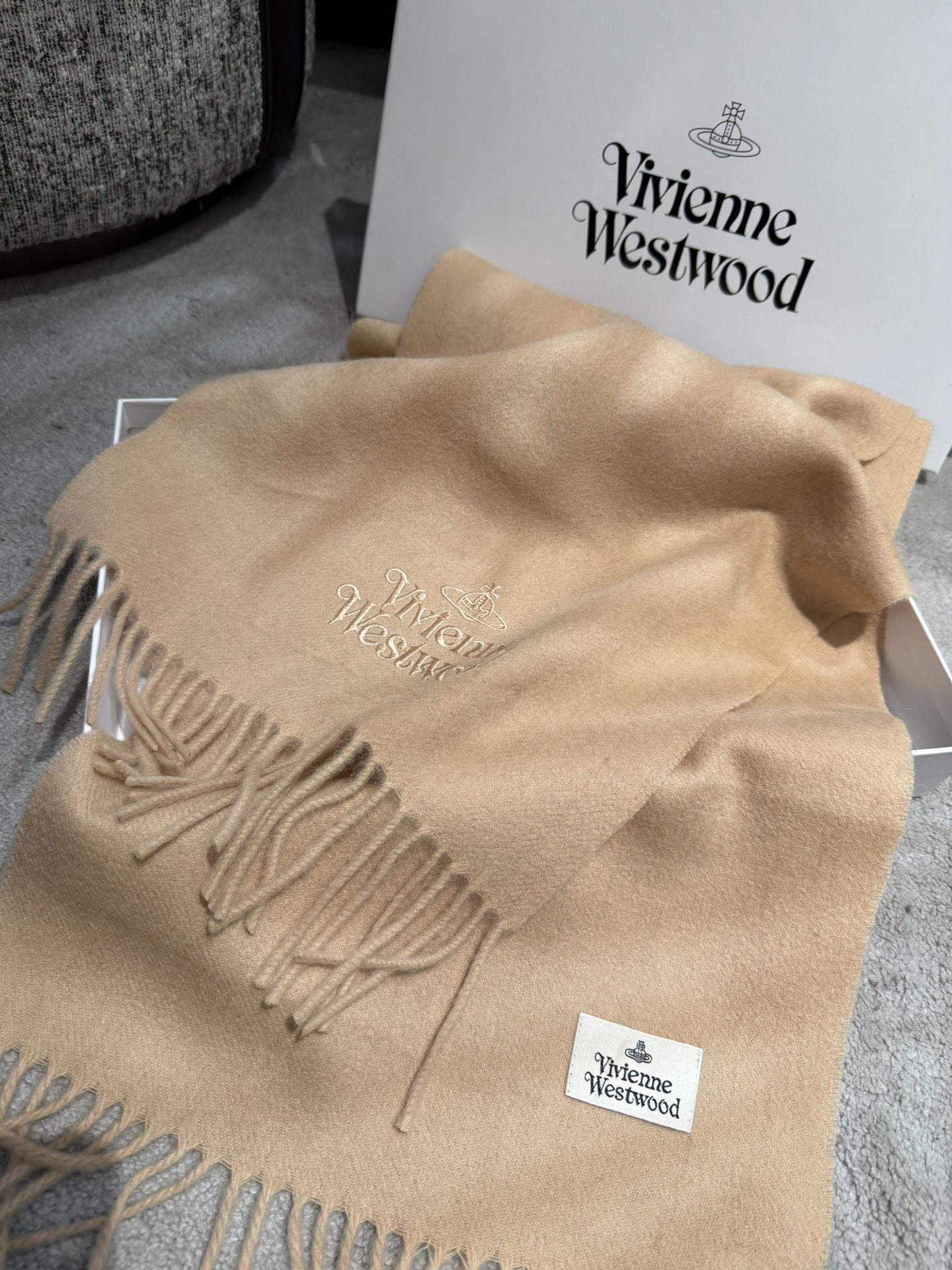 P墨绿色❤️小红书爆款“Vivienne Westwood”薇薇安西太后羊绒羊毛围巾❗ 西太后 英国时装