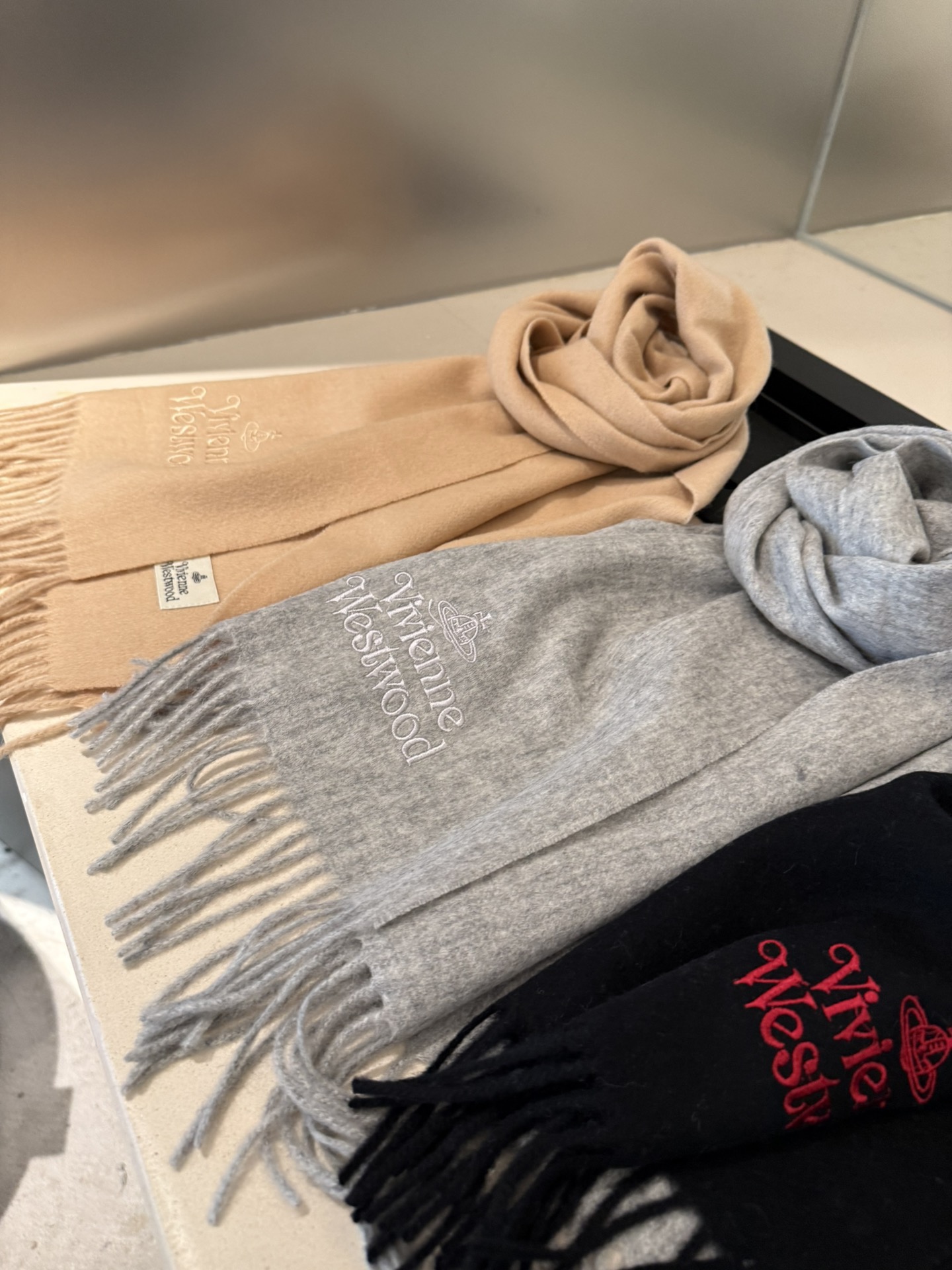 P墨绿色❤️小红书爆款“Vivienne Westwood”薇薇安西太后羊绒羊毛围巾❗ 西太后 英国时装