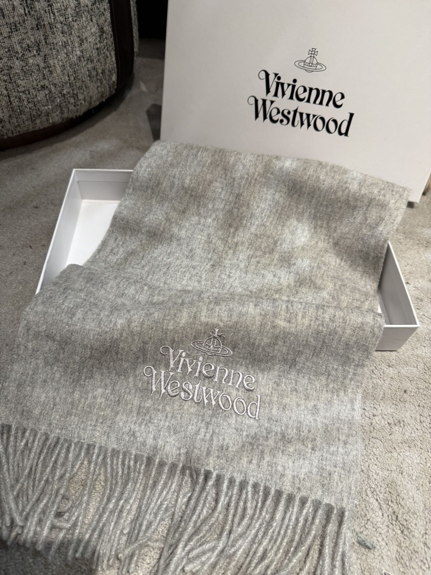 P墨绿色❤️小红书爆款“Vivienne Westwood”薇薇安西太后羊绒羊毛围巾❗ 西太后 英国时装