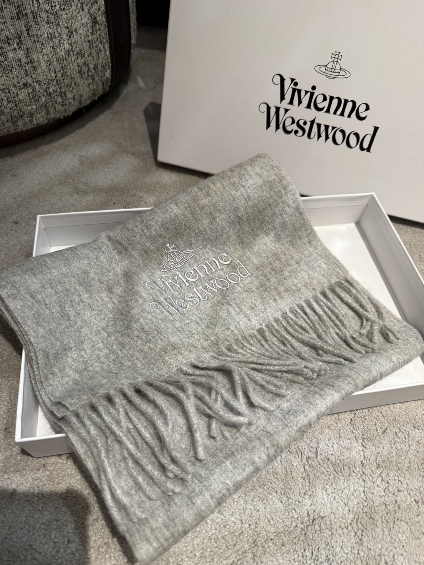 P墨绿色❤️小红书爆款“Vivienne Westwood”薇薇安西太后羊绒羊毛围巾❗ 西太后 英国时装