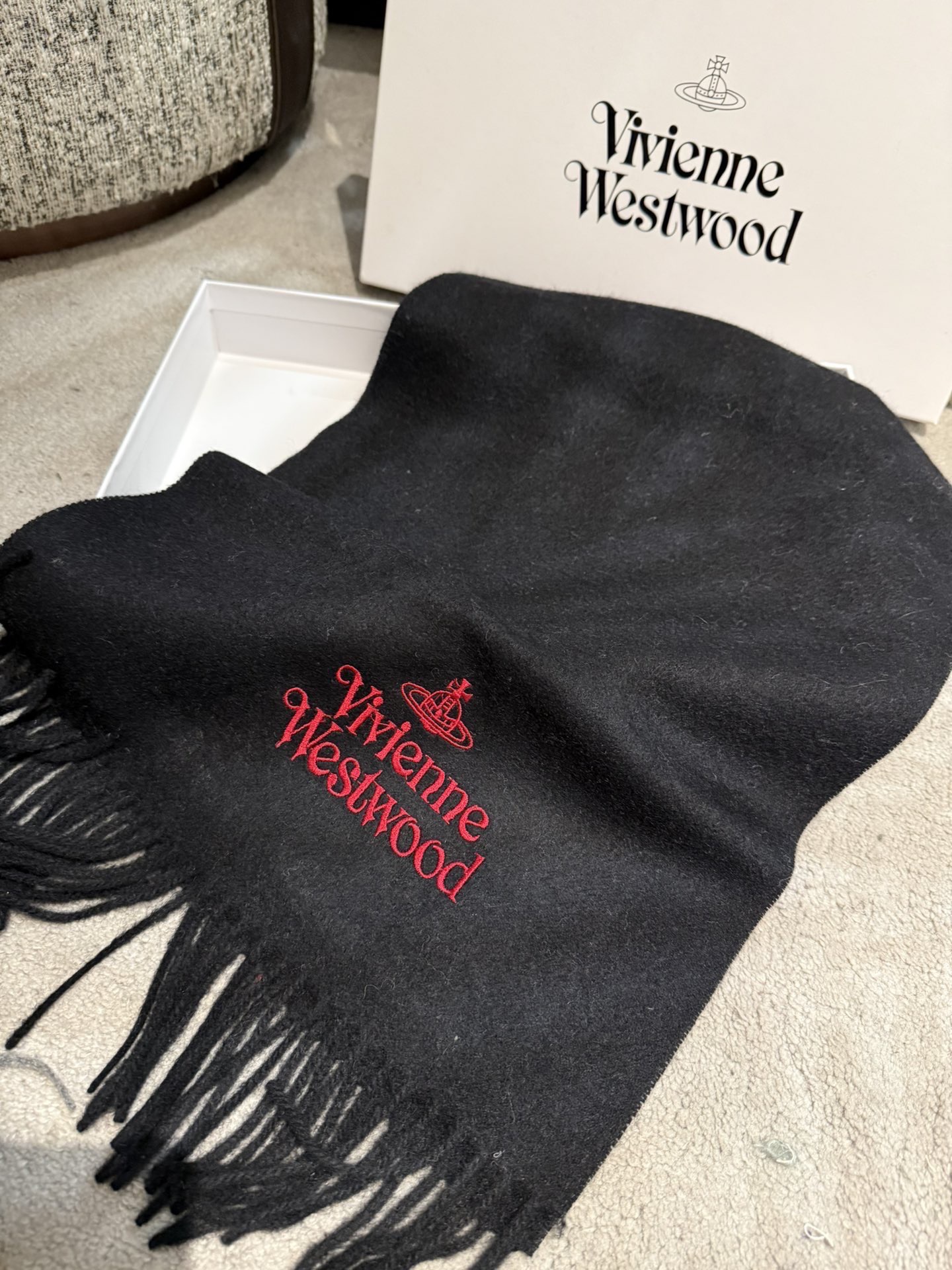 P墨绿色❤️小红书爆款“Vivienne Westwood”薇薇安西太后羊绒羊毛围巾❗ 西太后 英国时装