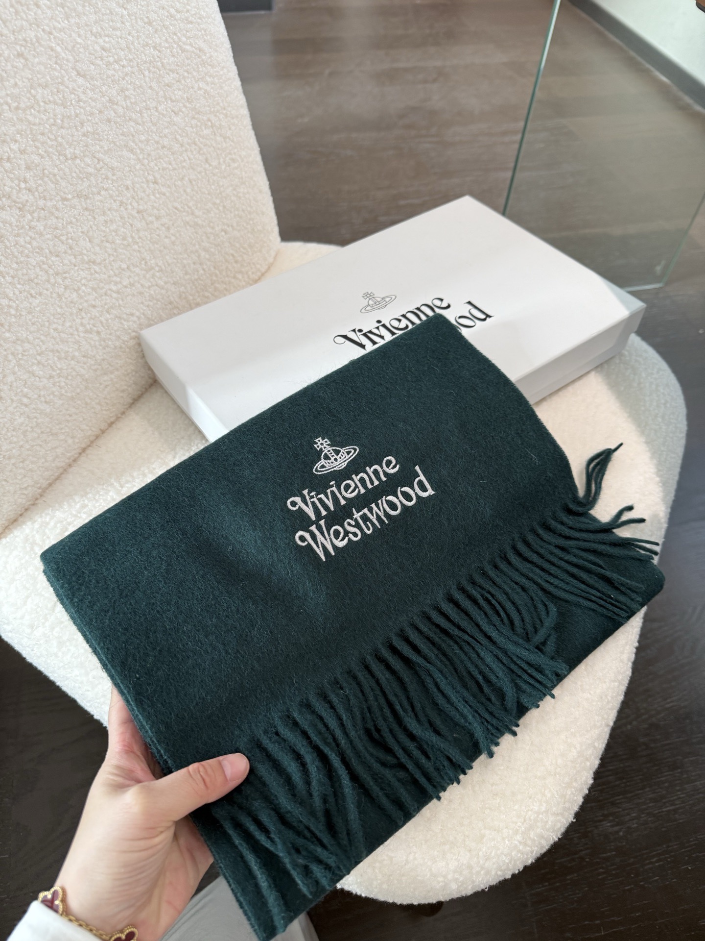 P墨绿色❤️小红书爆款“Vivienne Westwood”薇薇安西太后羊绒羊毛围巾❗ 西太后 英国时装