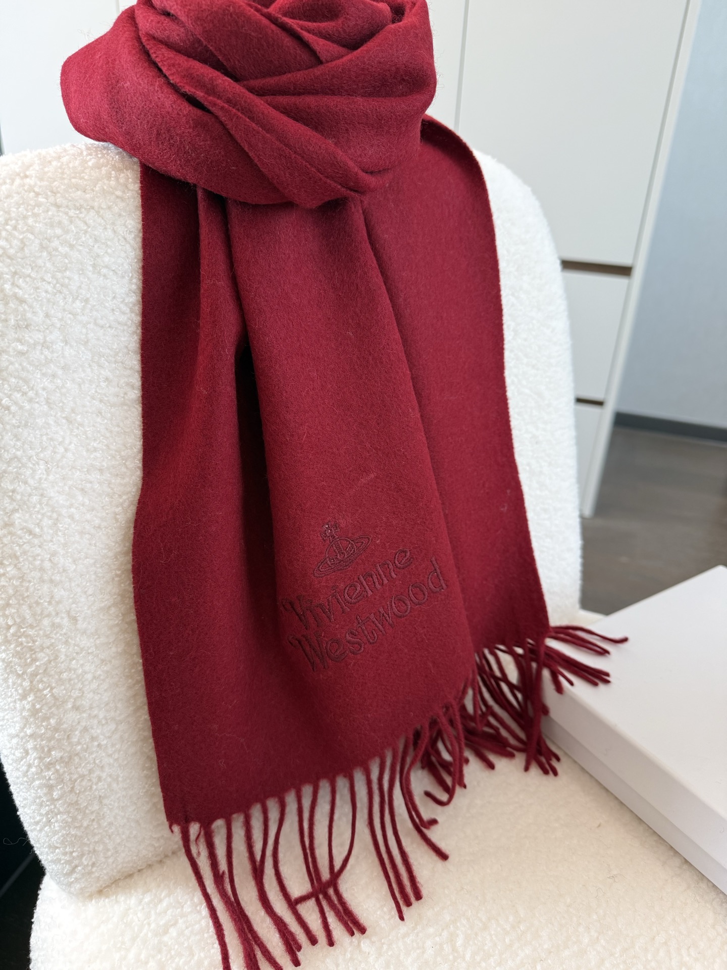 P小红书爆款“Vivienne Westwood”薇薇安西太后羊绒羊毛围巾❗ 西太后 英国时装设计师，时