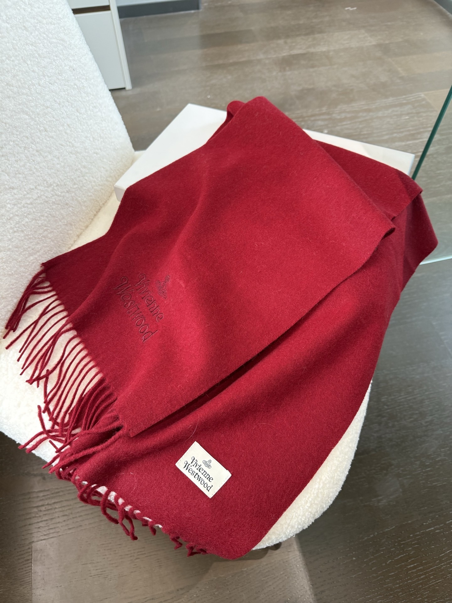 P小红书爆款“Vivienne Westwood”薇薇安西太后羊绒羊毛围巾❗ 西太后 英国时装设计师，时