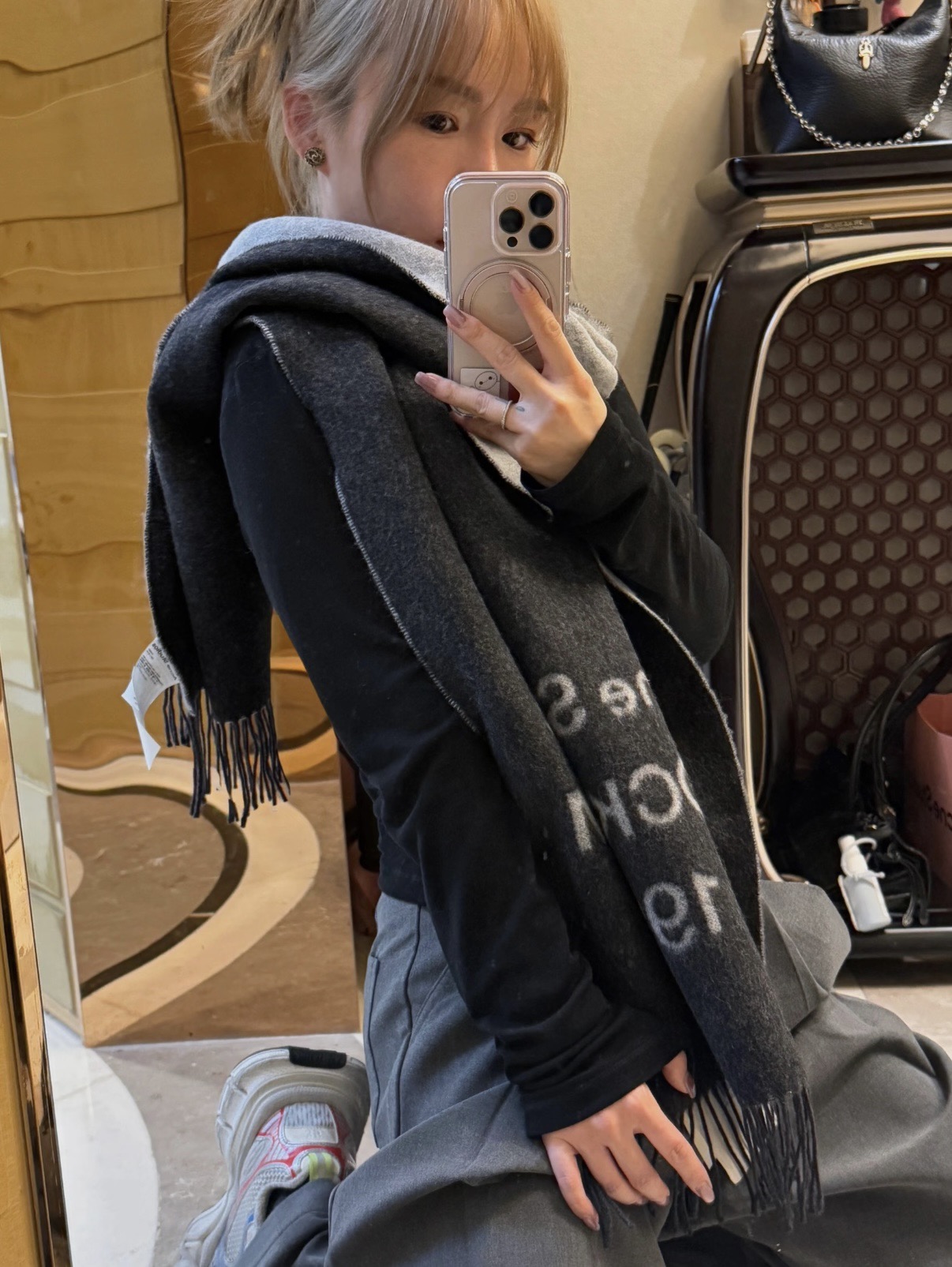 P🆕acne2025最新款 【难得一见的温柔配色，低调又不失优雅❗】重点推荐❗双面配色，一条围巾两种风格