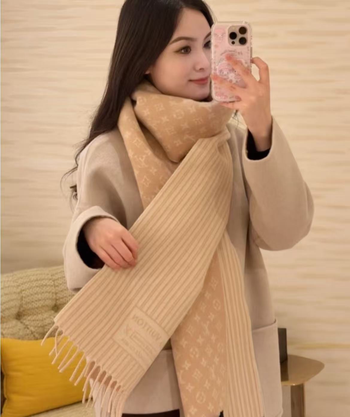 P【2025新款献礼】🎉Louis Vuitton 渠道独家特供大驴专柜款限定系列羊绒围巾，一面条纹一面