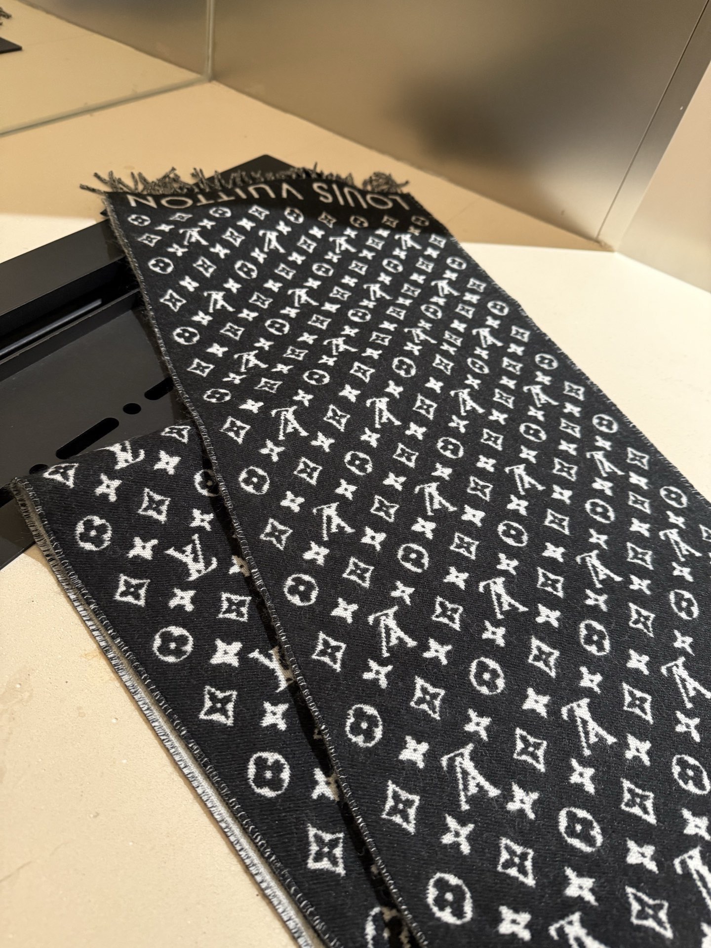 P【新款献礼】🎉Louis Vuitton 渠道独家特供大驴专柜款限定系列羊绒围巾，一面条纹一面老花,经