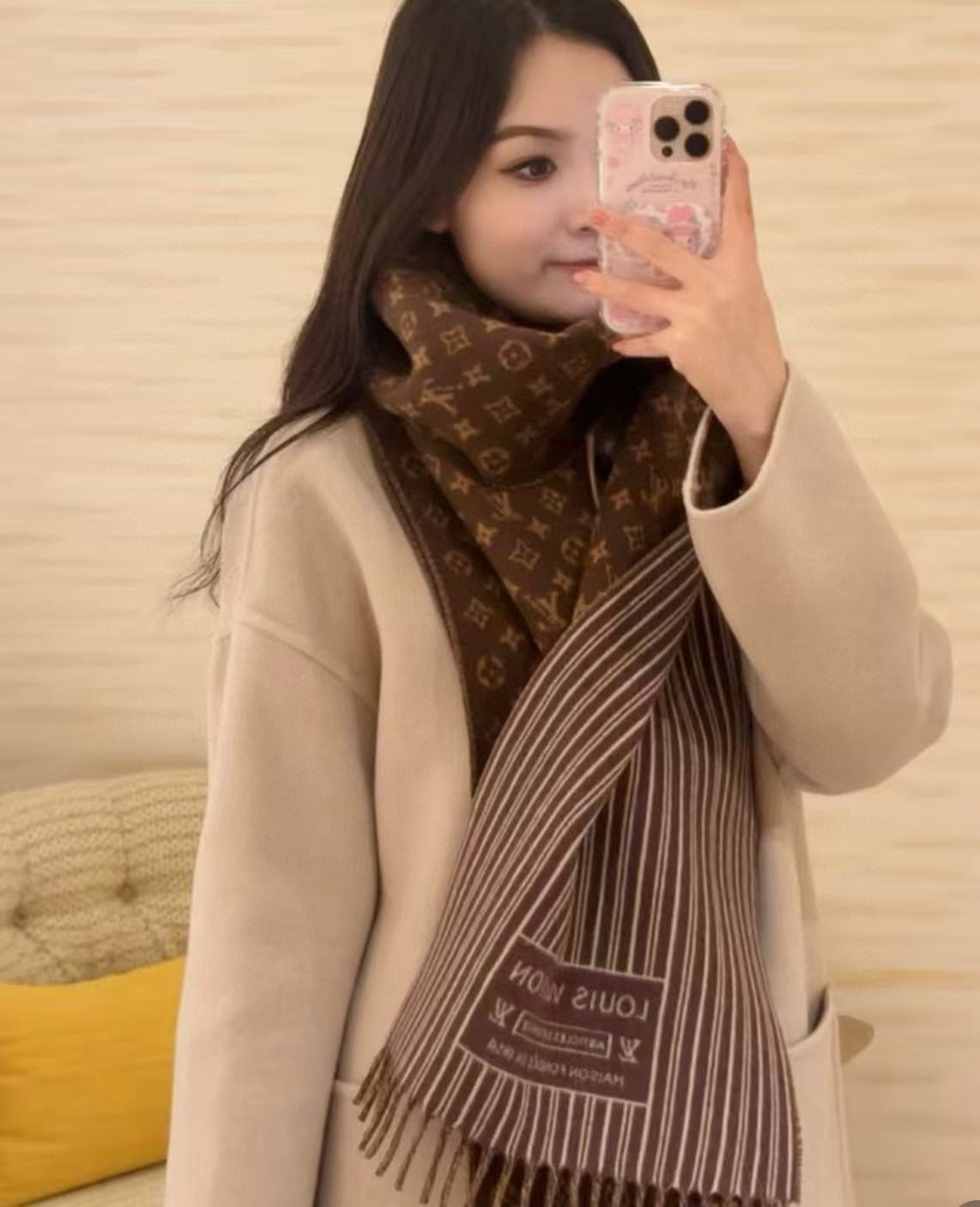 P【2025新款献礼】🎉Louis Vuitton 渠道独家特供大驴专柜款限定系列羊绒围巾，一面条纹一面