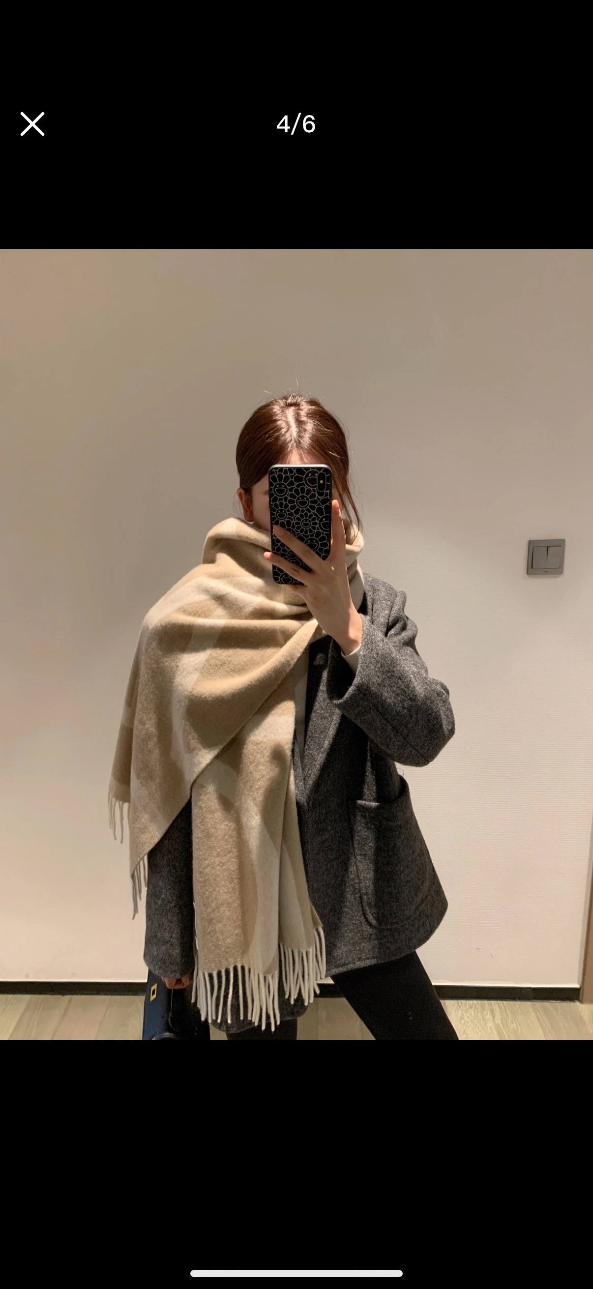 P北欧潮牌Toteme羊毛围巾双面提花工艺，小羊羔绒，手感很舒服，上身给人一种自由奔放不受束缚的感觉，可