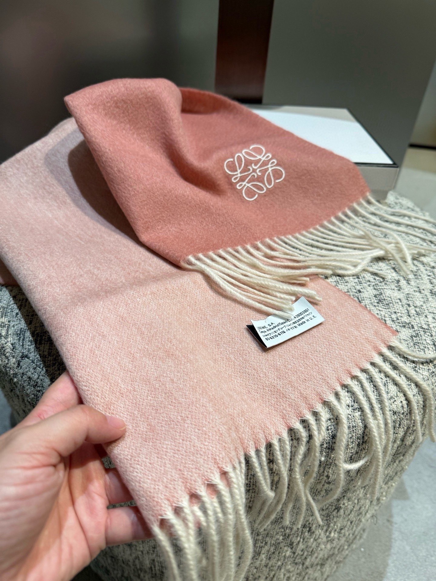 P罗意威。【男女围巾】怒赞自留，难得的高端男款！家属福利！非常正的围巾~面料大爱，非常柔软细腻舒服，轻度