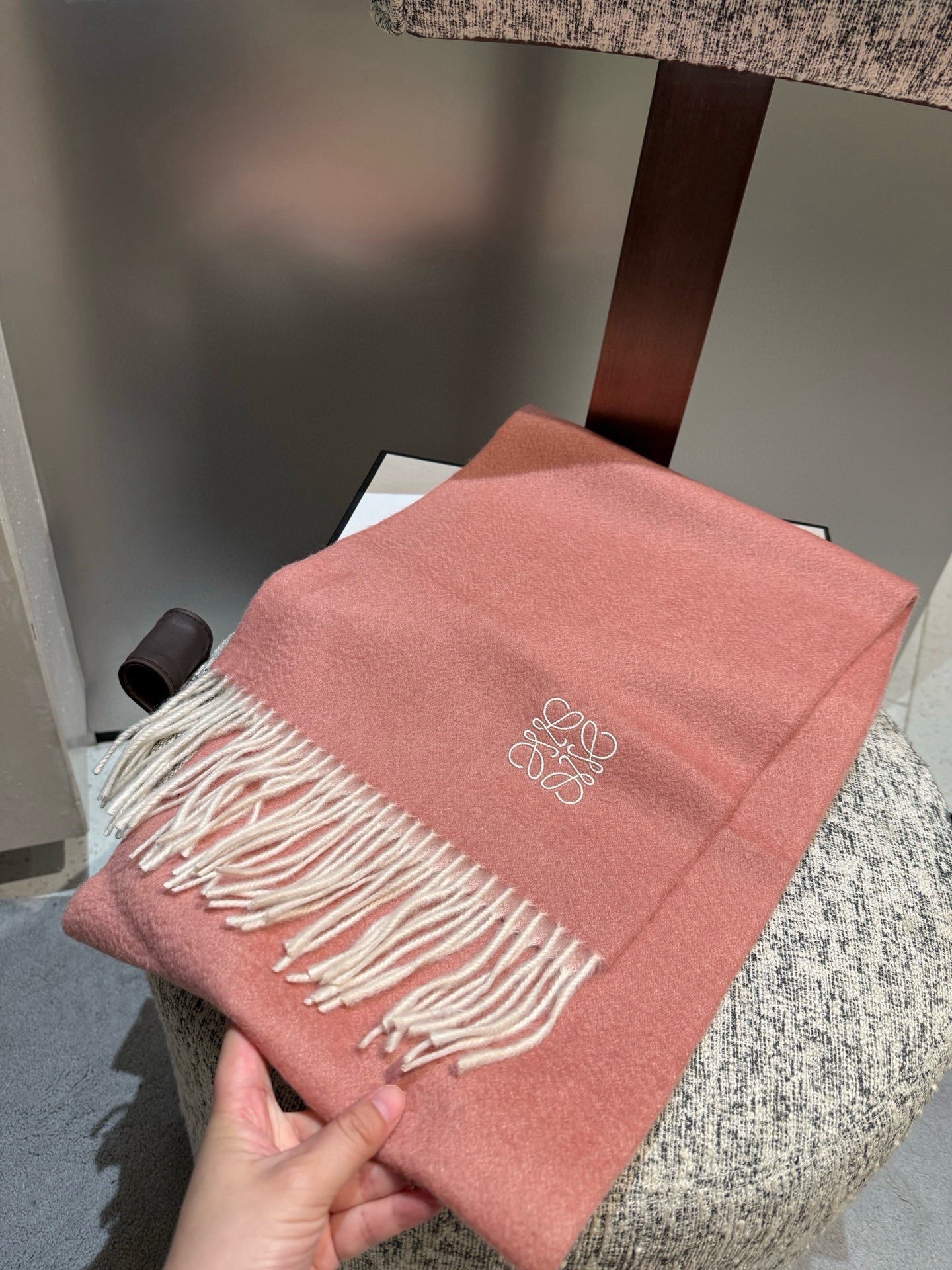 P罗意威。【男女围巾】怒赞自留，难得的高端男款！家属福利！非常正的围巾~面料大爱，非常柔软细腻舒服，轻度