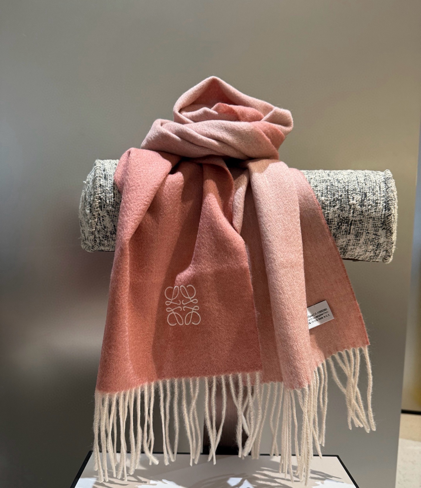 P罗意威。【男女围巾】怒赞自留，难得的高端男款！家属福利！非常正的围巾~面料大爱，非常柔软细腻舒服，轻度