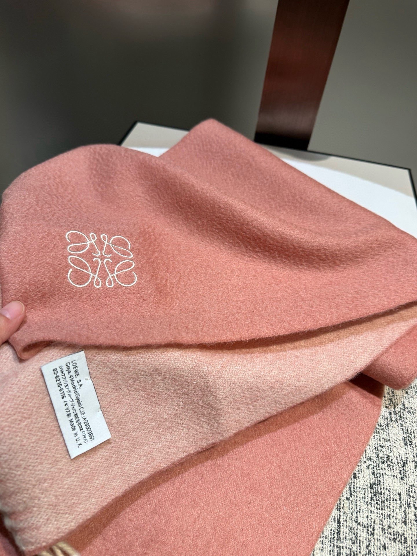 P罗意威。【男女围巾】怒赞自留，难得的高端男款！家属福利！非常正的围巾~面料大爱，非常柔软细腻舒服，轻度