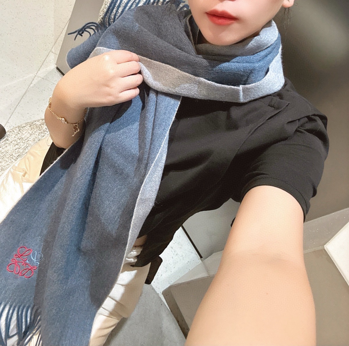 P罗意威。【男女围巾】怒赞自留，难得的高端男款！家属福利！非常正的围巾~面料大爱，非常柔软细腻舒服，轻度