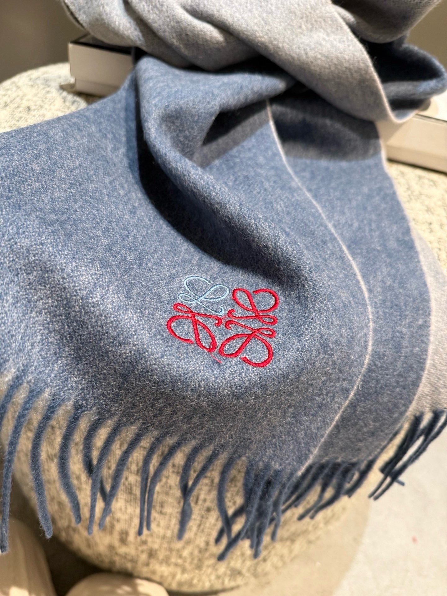 P罗意威。【男女围巾】怒赞自留，难得的高端男款！家属福利！非常正的围巾~面料大爱，非常柔软细腻舒服，轻度