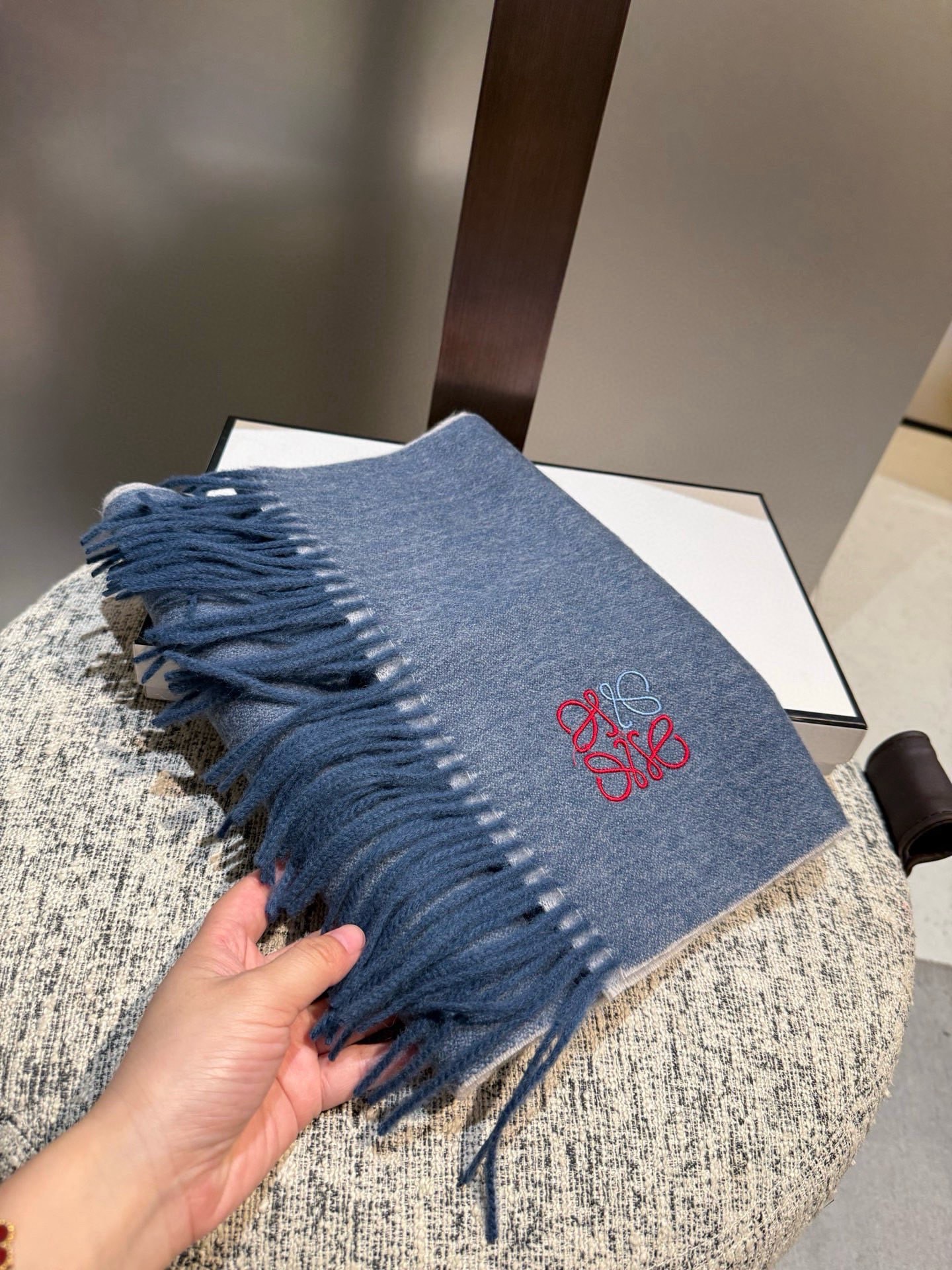 P罗意威。【男女围巾】怒赞自留，难得的高端男款！家属福利！非常正的围巾~面料大爱，非常柔软细腻舒服，轻度