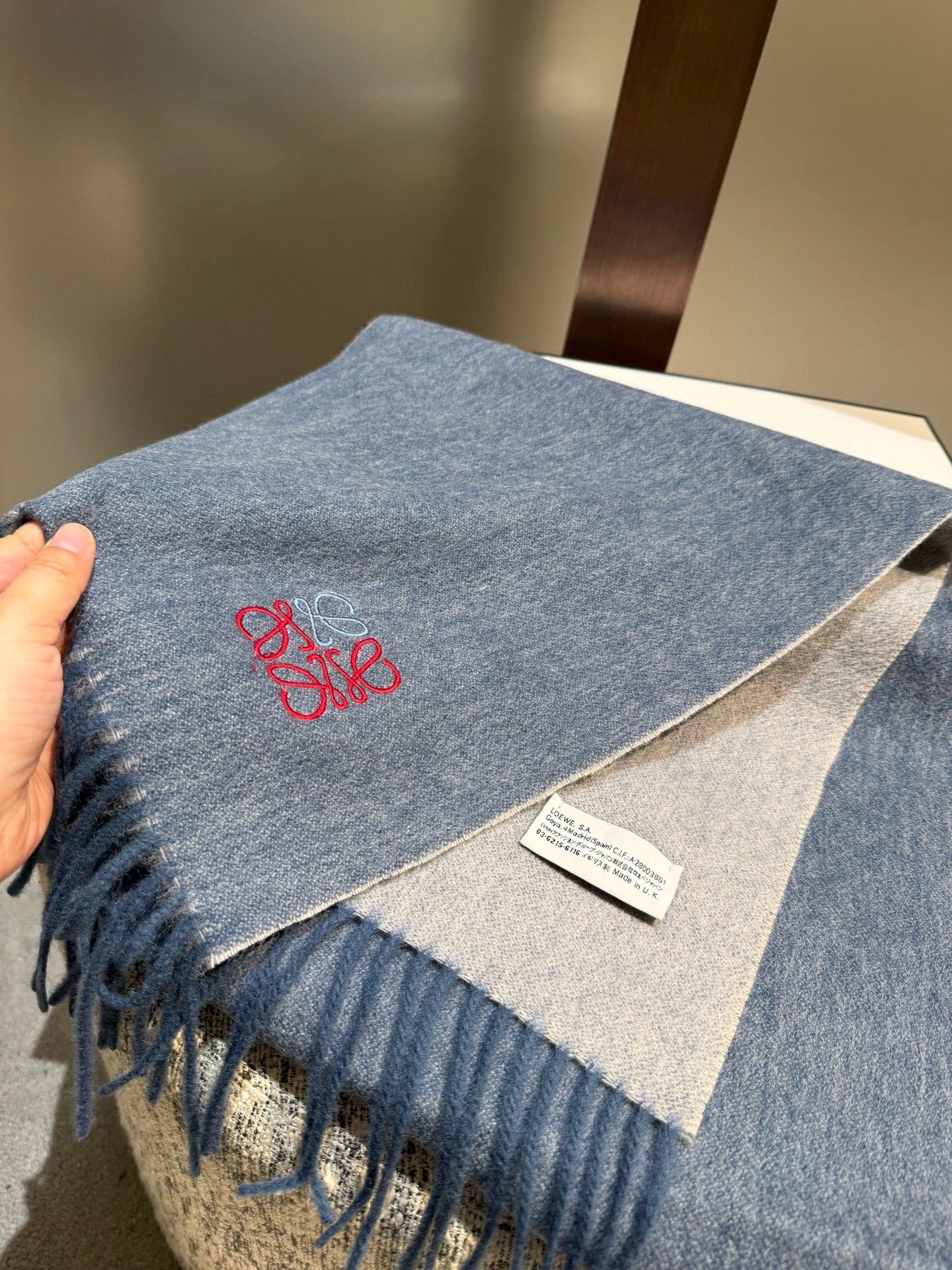 P罗意威。【男女围巾】怒赞自留，难得的高端男款！家属福利！非常正的围巾~面料大爱，非常柔软细腻舒服，轻度