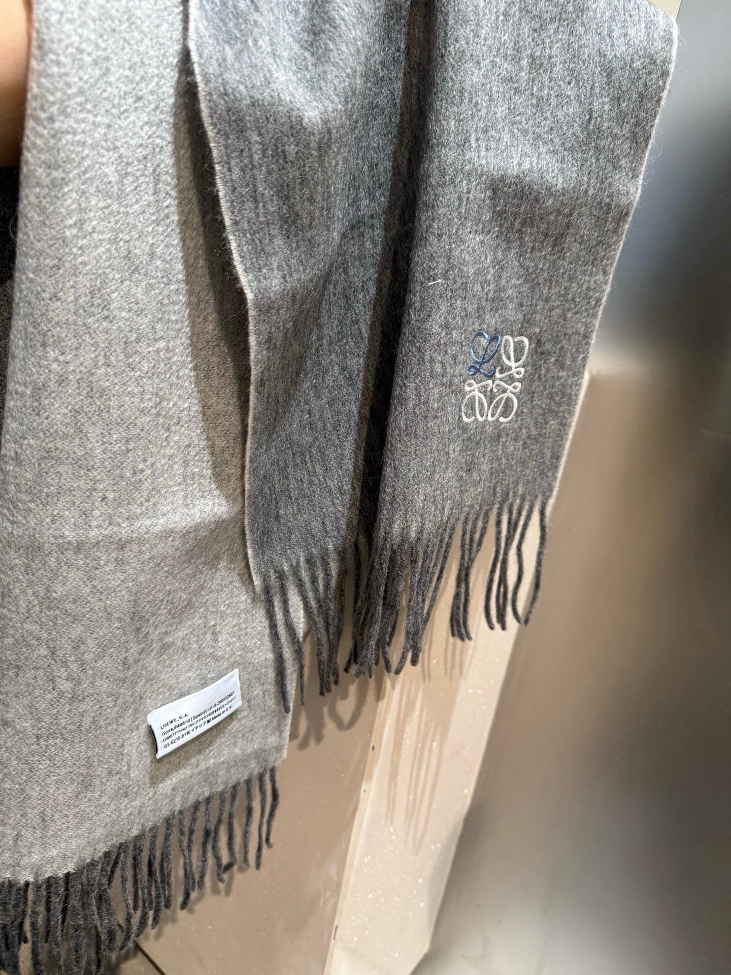 P罗意威。【男女围巾】怒赞自留，难得的高端男款！家属福利！非常正的围巾~面料大爱，非常柔软细腻舒服，轻度