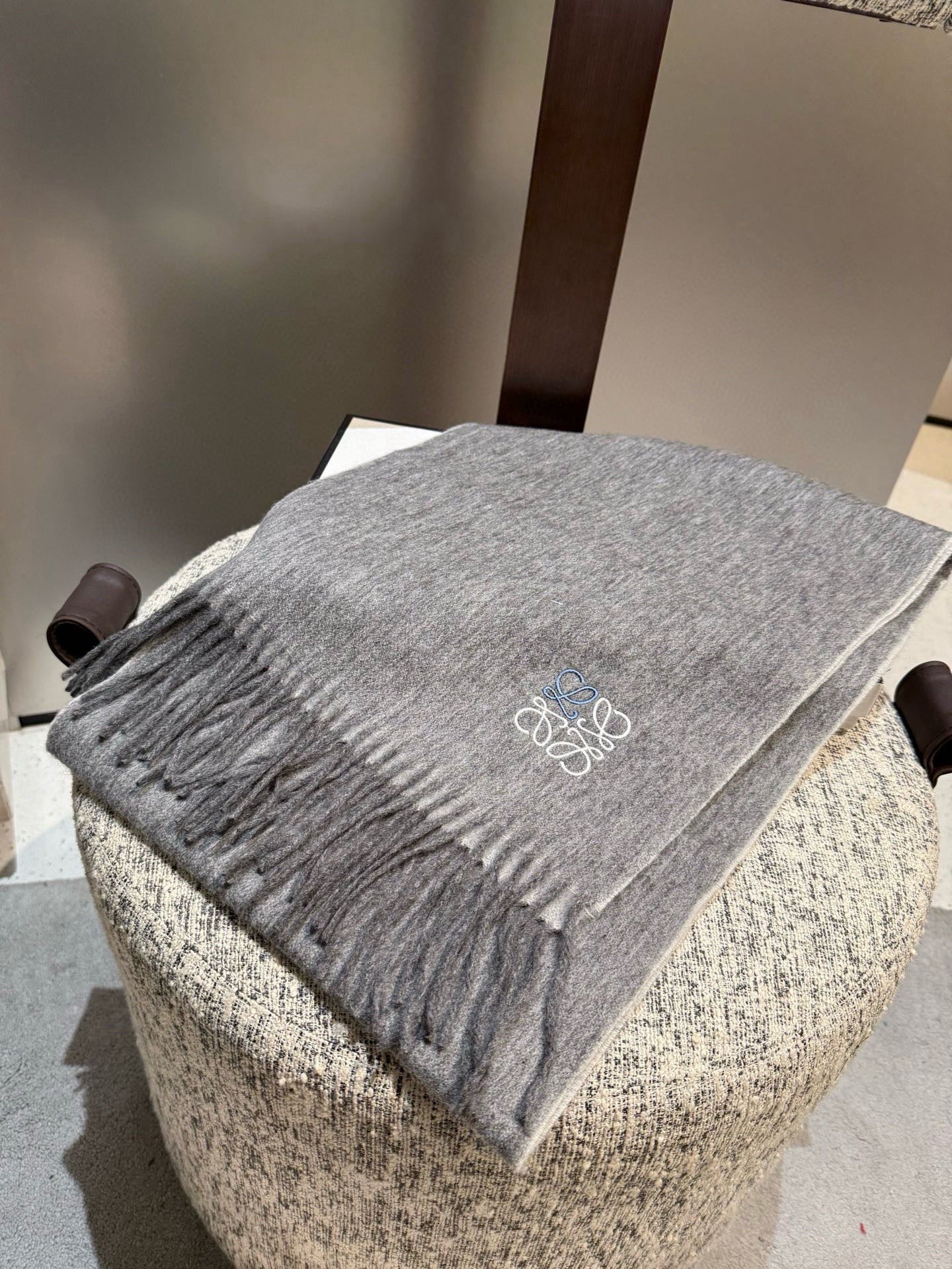 P罗意威。【男女围巾】怒赞自留，难得的高端男款！家属福利！非常正的围巾~面料大爱，非常柔软细腻舒服，轻度