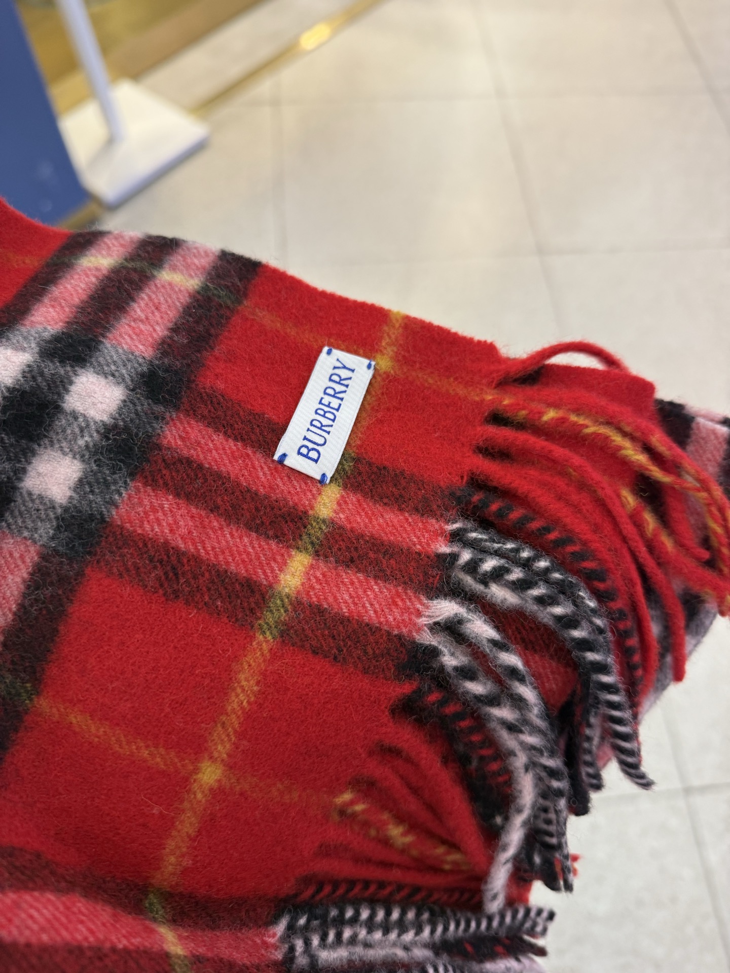 PBurberry圣诞款羊绒版本金婧，张婧仪，周洁琼同款围巾新年福利苏格兰大红格围巾，走英国的单， 这款