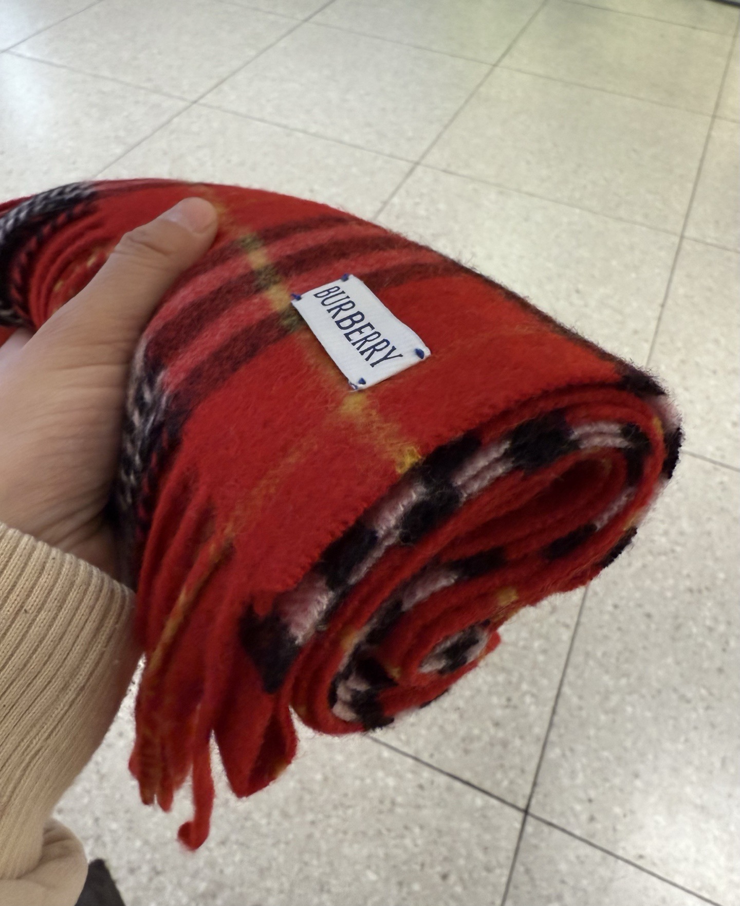 PBurberry圣诞款羊绒版本金婧，张婧仪，周洁琼同款围巾新年福利苏格兰大红格围巾，走英国的单， 这款
