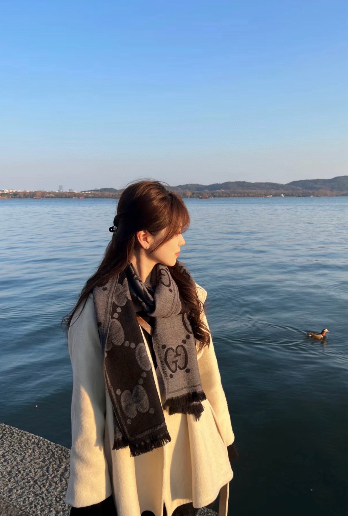 PGucci精纺提花双面羊毛！官网同步发售！非常实用推荐款，限量的配色，男女围都特别好看！！三个色。经典