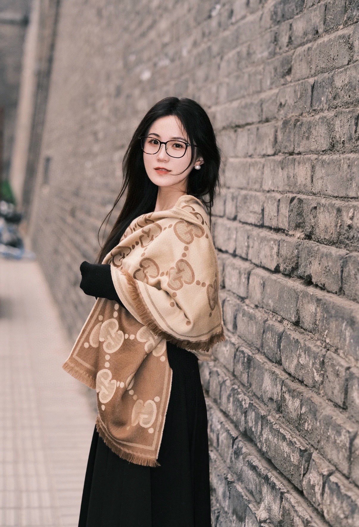 PGucci精纺提花双面羊毛！官网同步发售！非常实用推荐款，限量的配色，男女围都特别好看！！三个色。经典