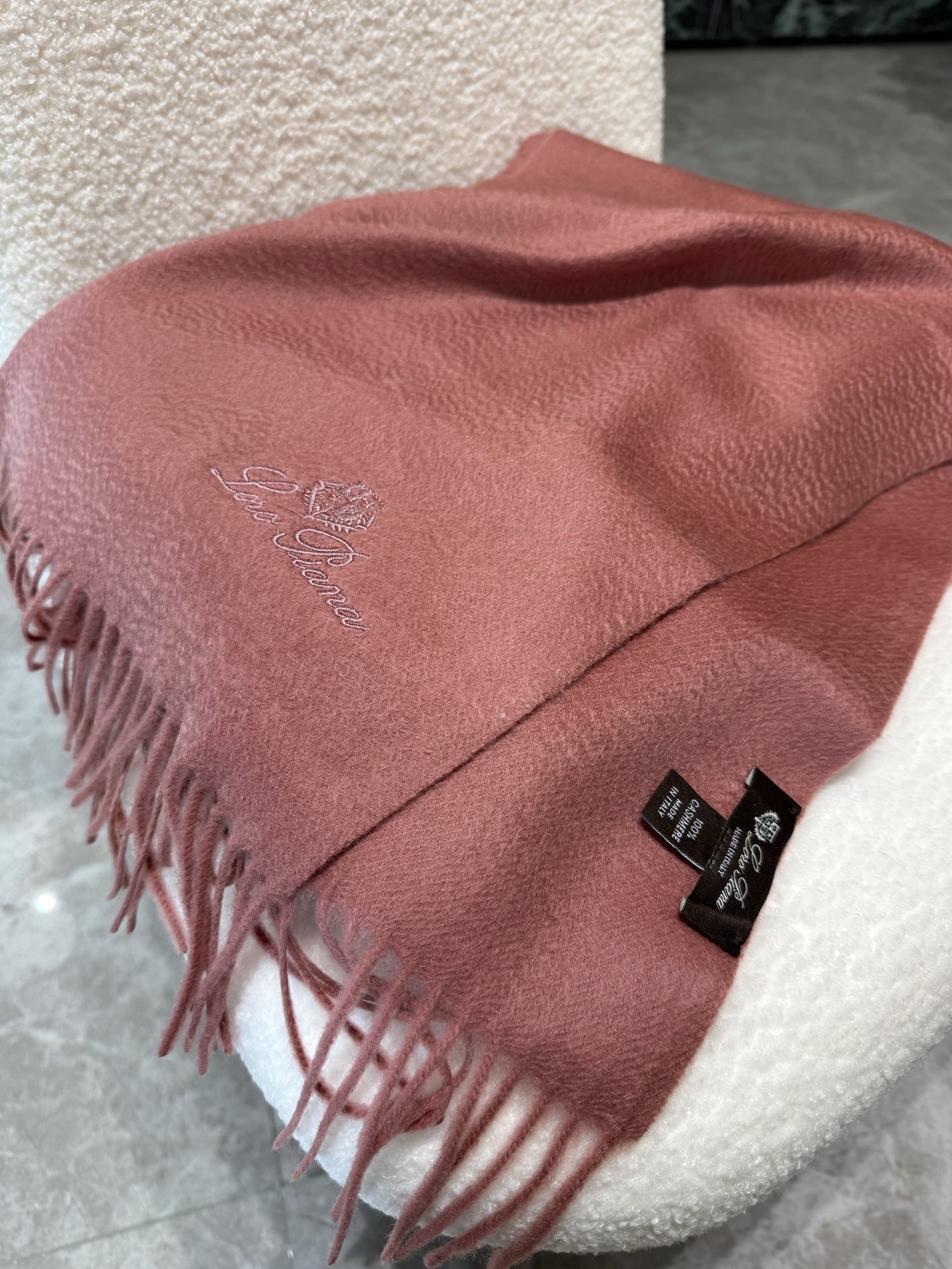 P羊绒版本Loro Piana · 诺悠翩雅秋冬新品❗️送人自留都太高大上了😍重磅上新，爆款爆款，渠道极