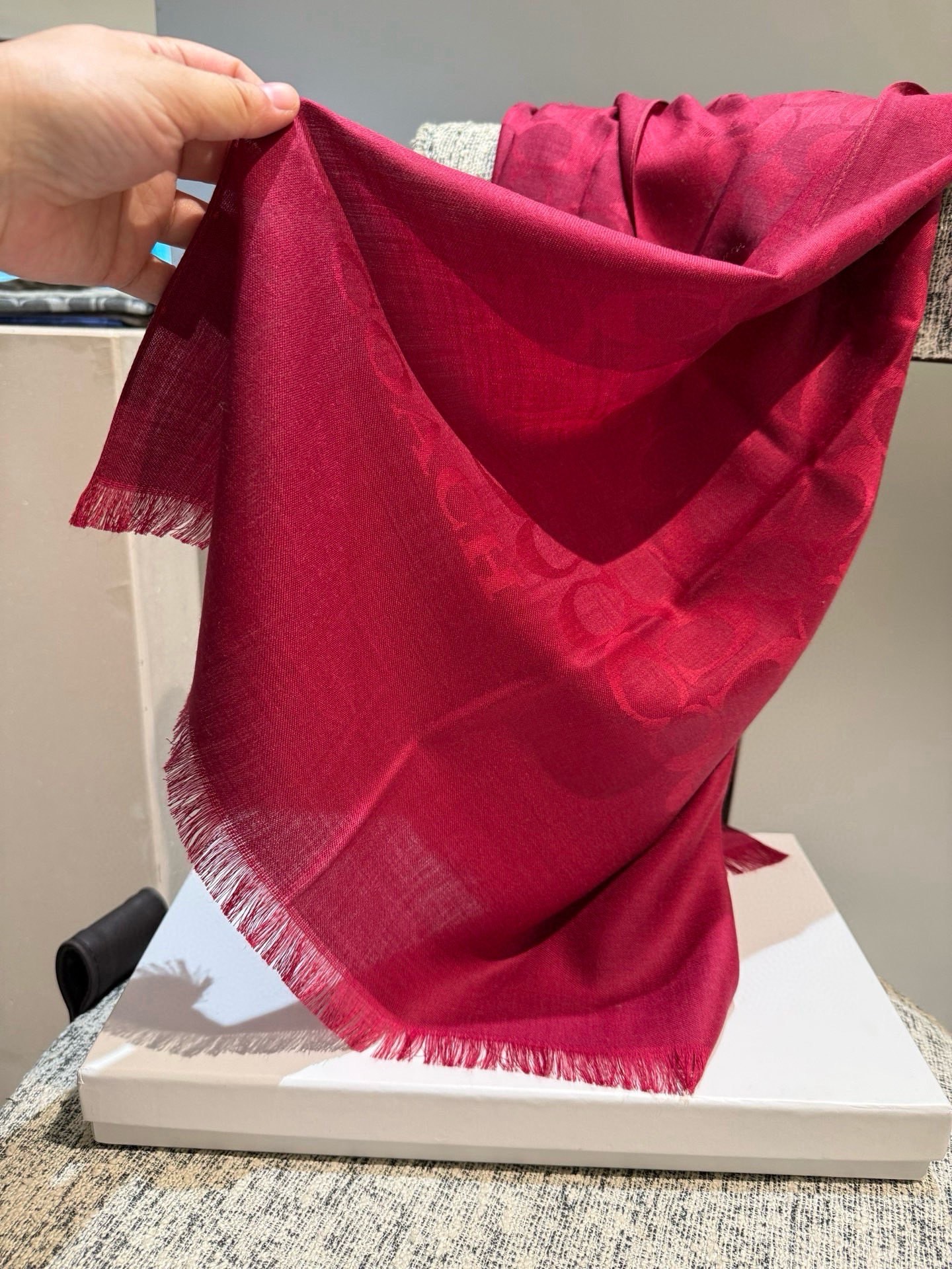 PCoach经典款围巾/大披肩。每个颜色都好看!超级舒适的款，大气奢华，中等厚度，可做披肩，办公室冷气足