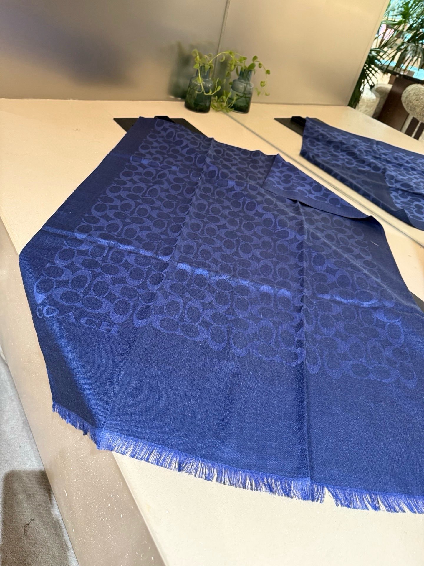 PCoach经典款围巾/大披肩。每个颜色都好看!超级舒适的款，大气奢华，中等厚度，可做披肩，办公室冷气足