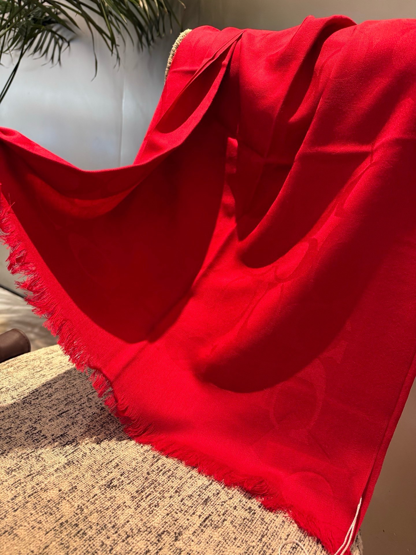 PCoach经典款围巾/大披肩。每个颜色都好看!超级舒适的款，大气奢华，中等厚度，可做披肩，办公室冷气足